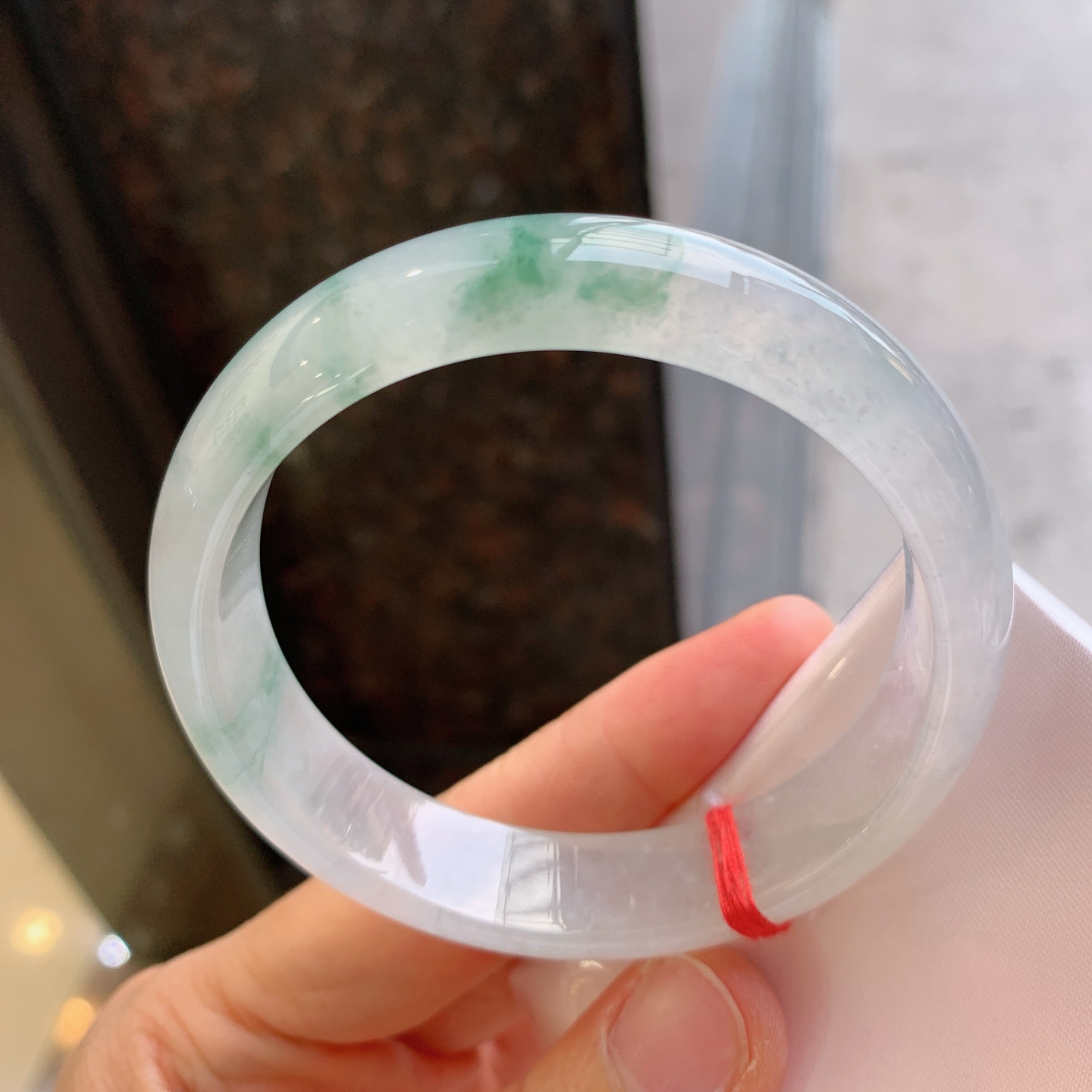 正圈冰种飘花，无裂，尺寸：57.5/14/7.8，冰润