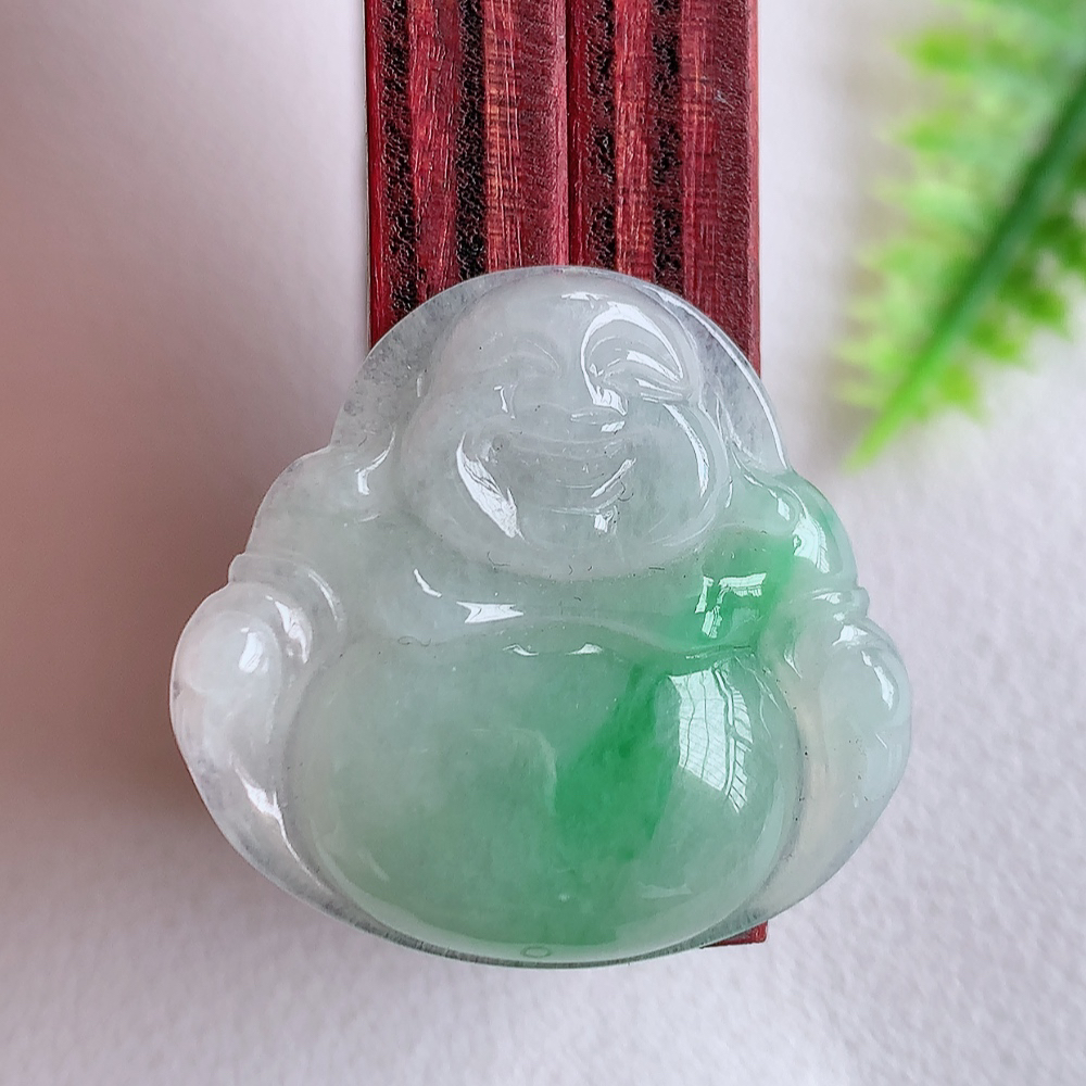 冰润佛公翡翠吊坠，澄净美好的冰润福佛，水足丰盈，灵润、细腻，表情刻画入木三分，盈满欢喜， W357.