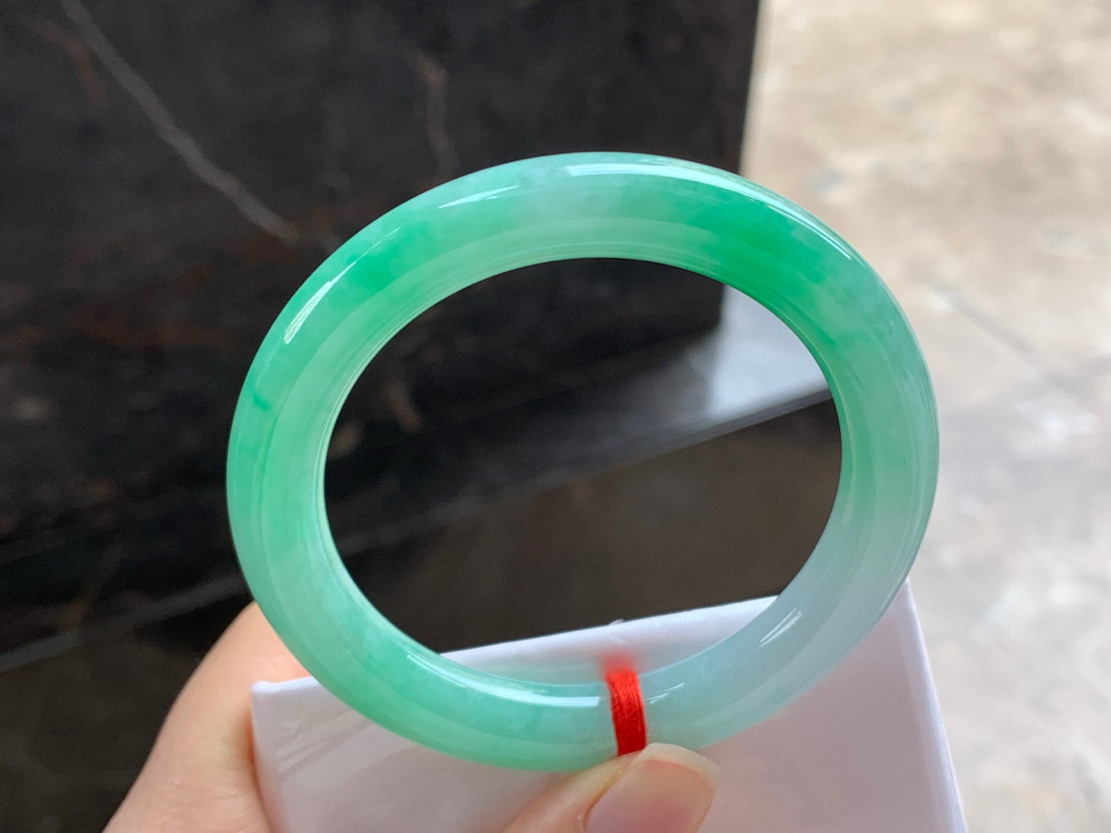 52.5-9.5

带色圆条手镯^_^玉质温润