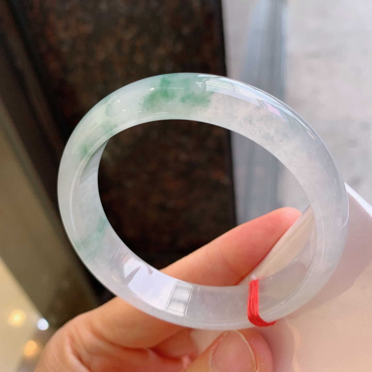 正圈冰种飘花，无裂，尺寸：57.5/14/7.8，冰润