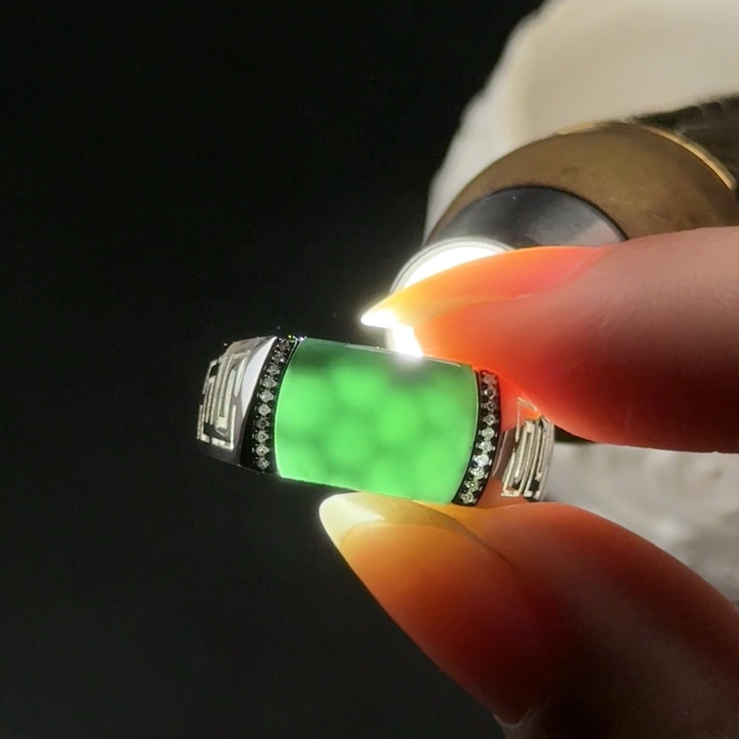 精品18k墨翠马鞍男戒 种好色正 黑度极好 打灯通透 油性十足  尺寸11.6