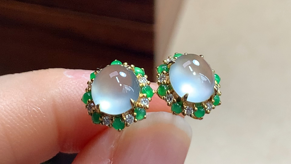 ️ 18K金伴钻冰蛋耳钉，尺寸7.1/6.7/3.5mm，无裂，包A附证书