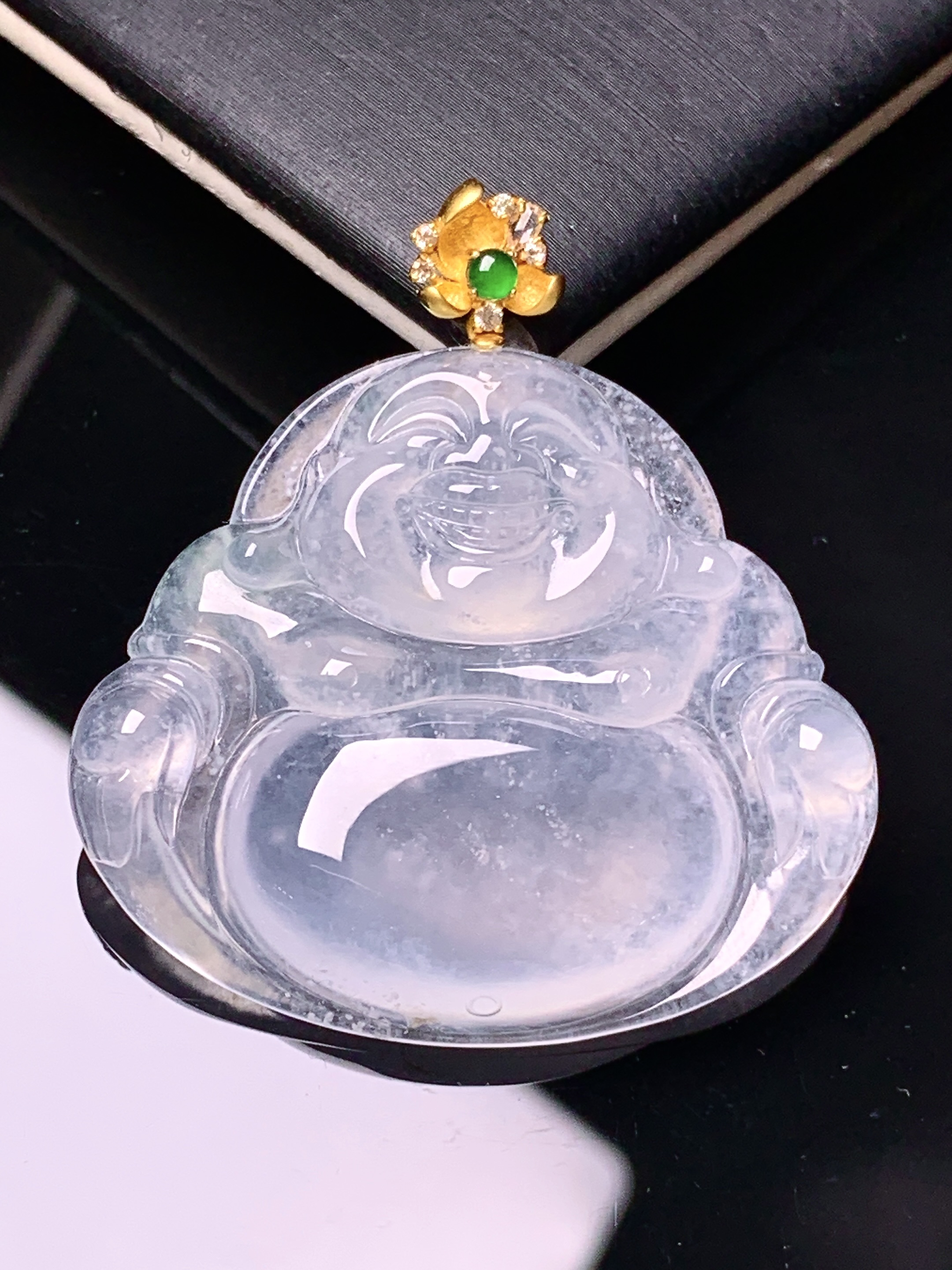 18k金钻镶嵌冰种佛公吊坠 玉质细腻 色泽艳丽清新 水润亮眼 整体尺寸37*34.6* 5.6c1