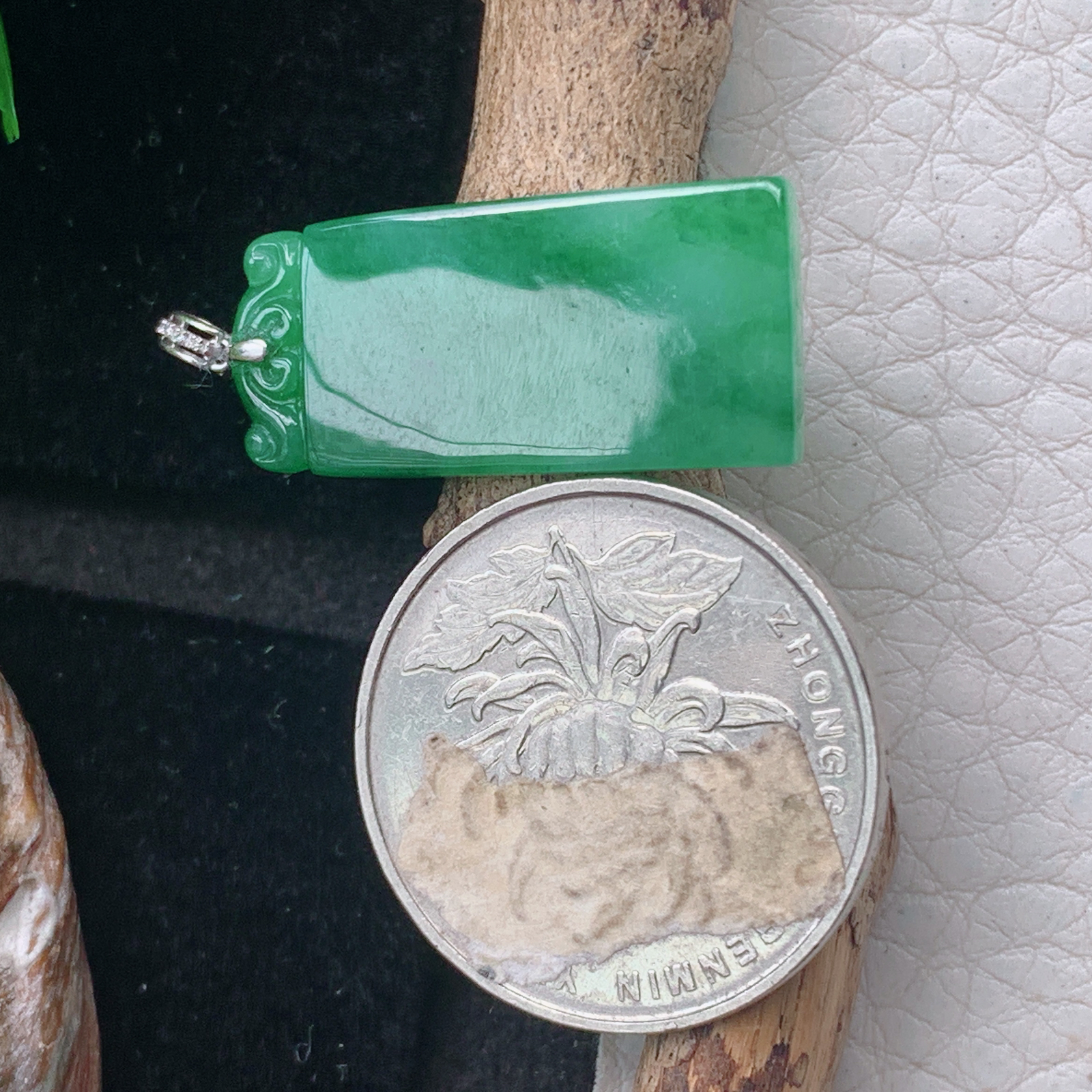 lz实拍26.2*12.5*3.3天然缅甸翡翠满绿平安无事牌玉吊坠 玉挂件