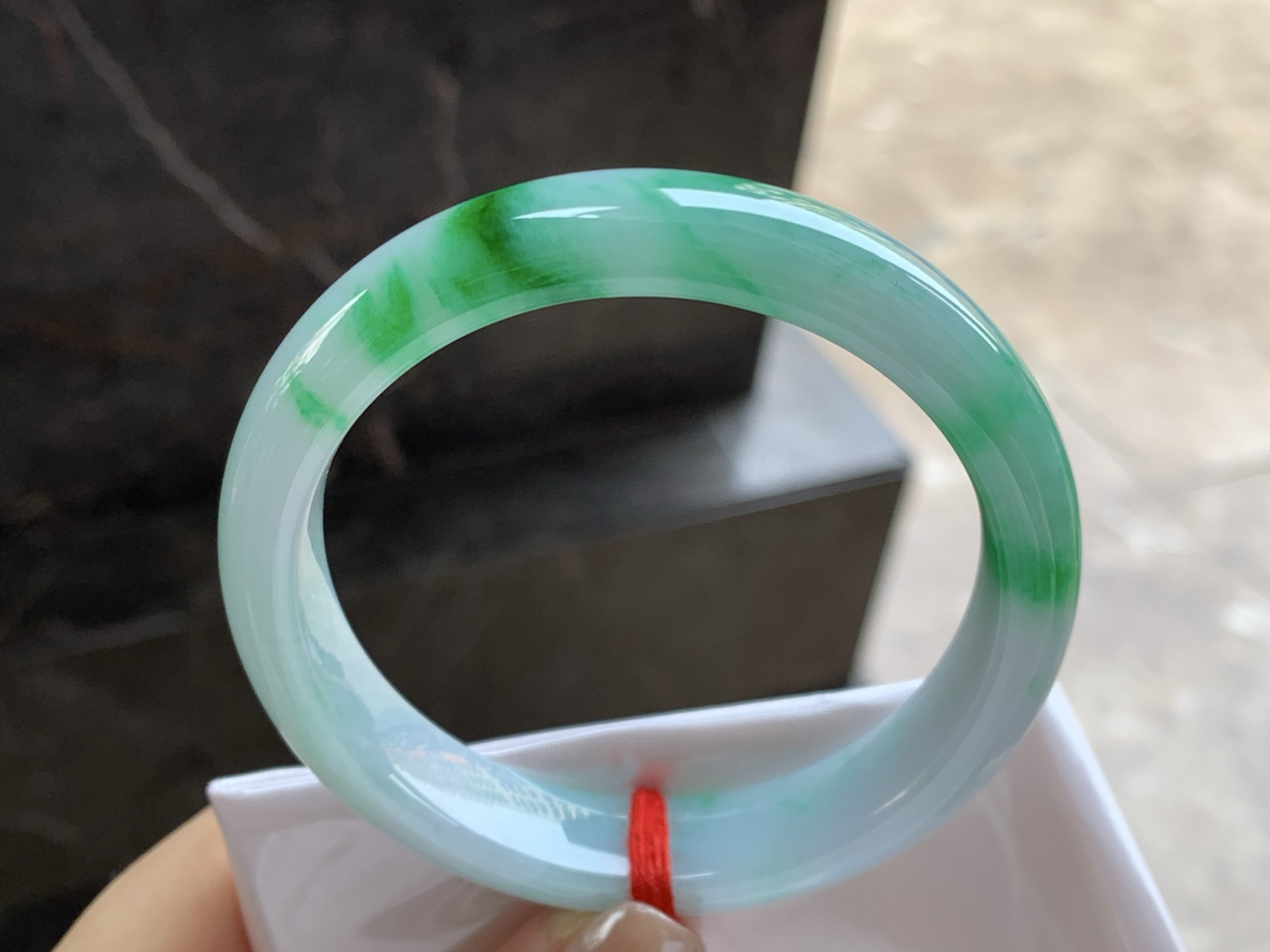 57.5-12.5-8.2

阳绿色手镯^_^底子细腻干净 绿色浓郁大气