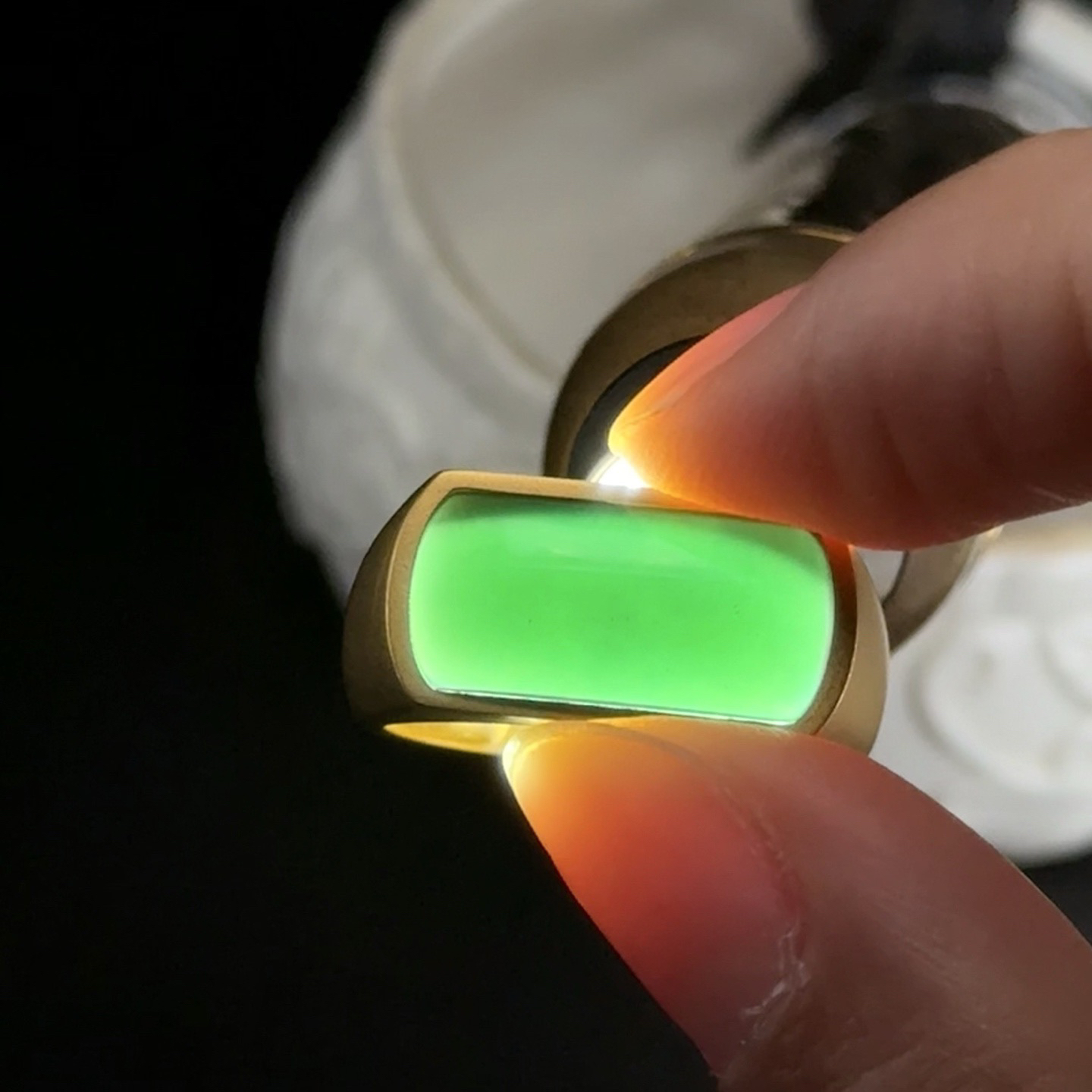 精品18k墨翠马鞍男戒 种好色正 黑度极好 打灯通透 油性十足 尺寸17.1mm