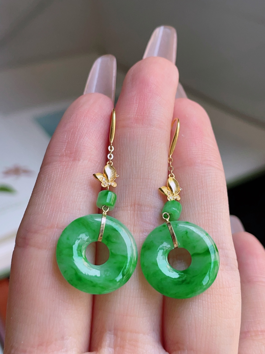 ️ 冰飘绿花甜甜圈耳坠，色泽鲜艳，种老水润，18k金镶嵌 41.1/16.3/2.5