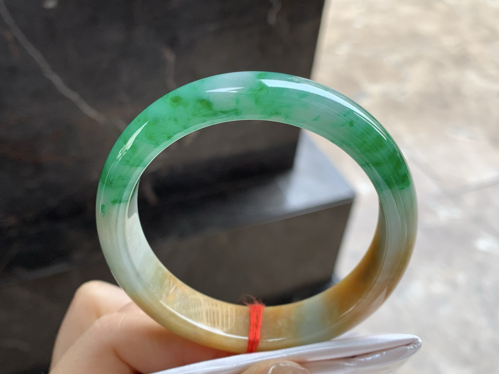 55.5-13.6-7.7

黄加绿手镯^_^底子细腻 颜色搭配漂亮