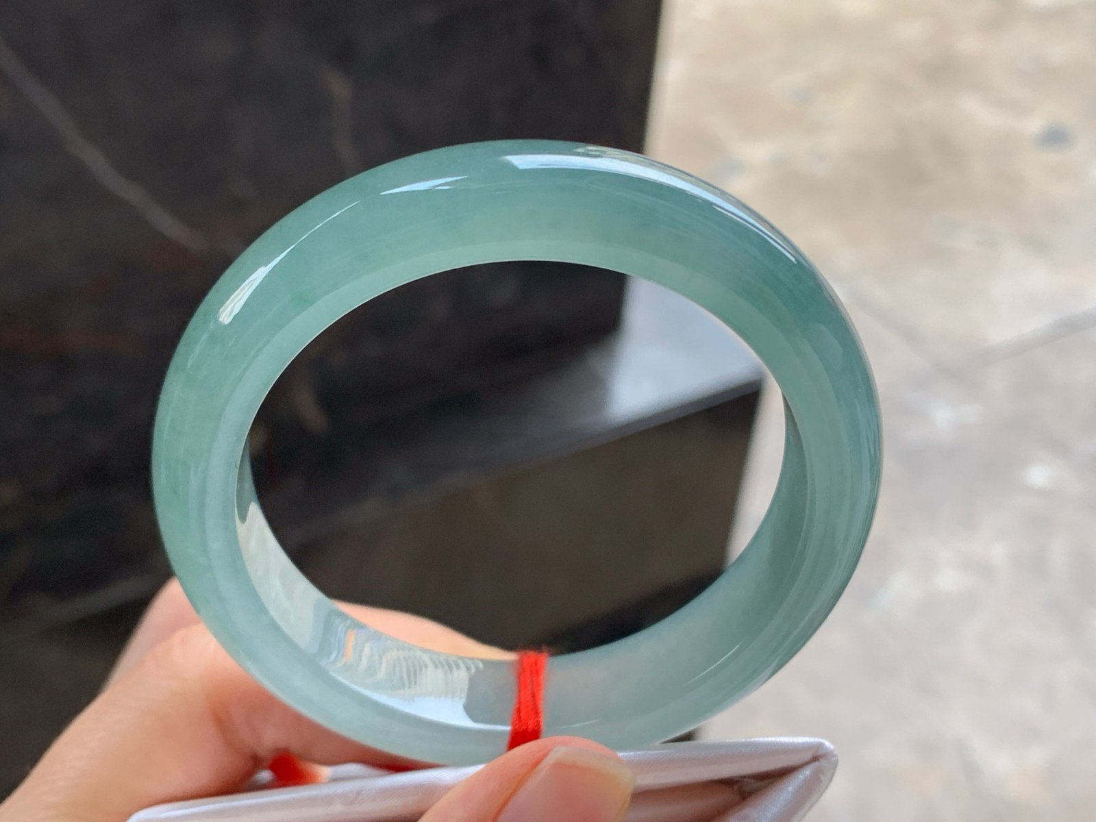 55.5-12.8-8.7

冰蓝水手镯^_^鲜艳