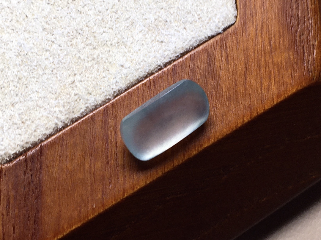 ️ 马鞍形，冰种底色，种水，底色漂亮，无裂，尺寸12/6.6/4.8