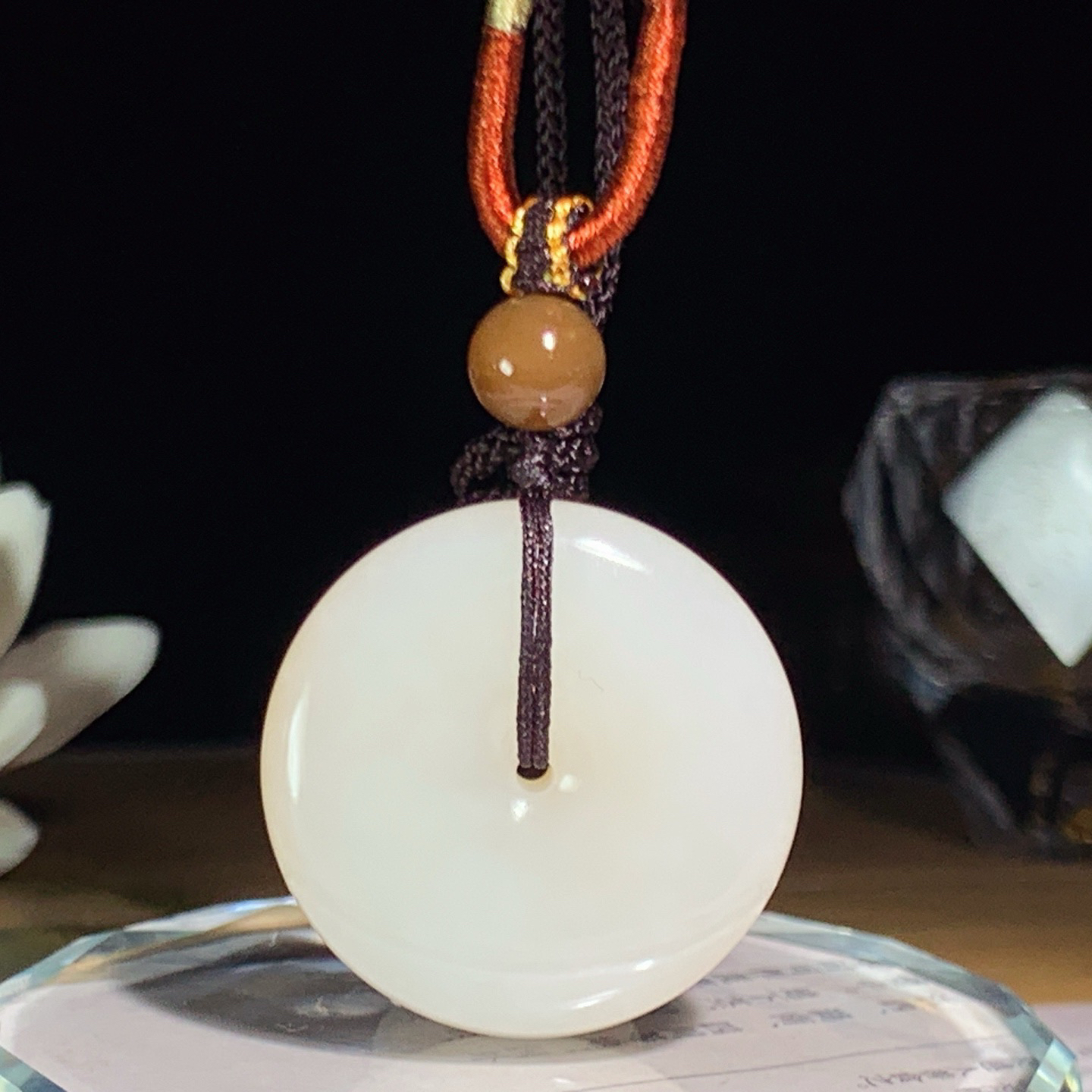 新疆和田玉且末糖平安扣挂件 尺寸31/9重19克！玉质细腻油润 底色纯净 脂粉好，品质好。lt260425