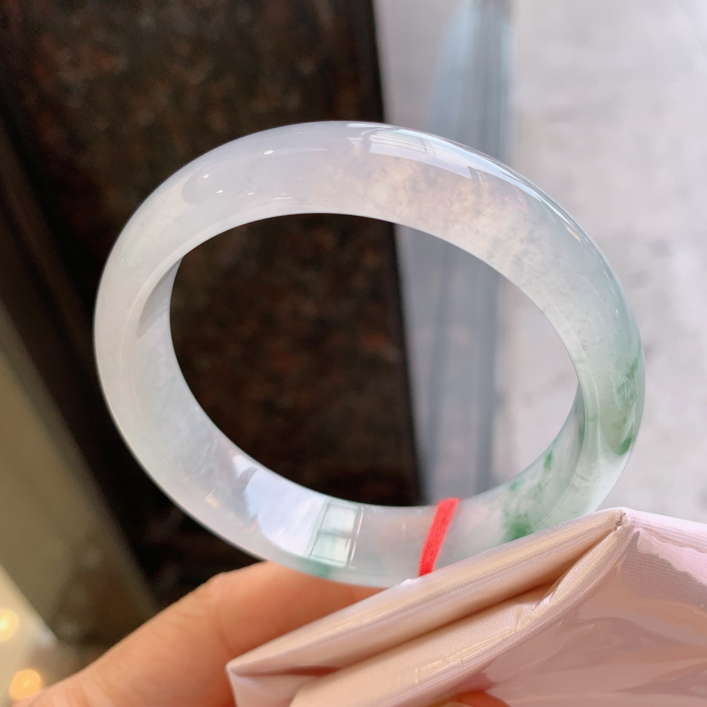 正圈冰种飘花，无裂，尺寸：57.5/14/7.8，冰润