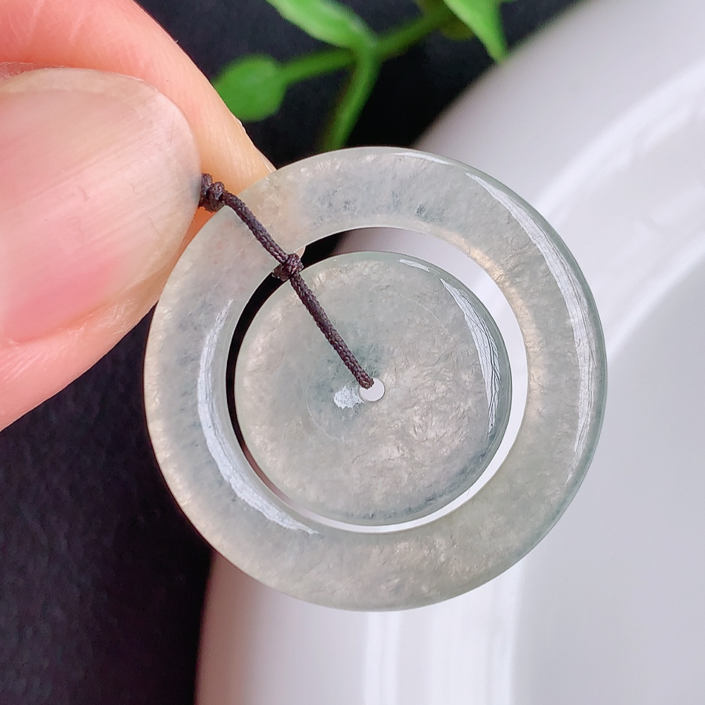 冰润饱满子母平安扣，老坑冰种材料，种水上乘，冰胶感十足，莹润通透，不可多得佳品，高收藏价值  W  449.22尺寸：27.2-3.2mm