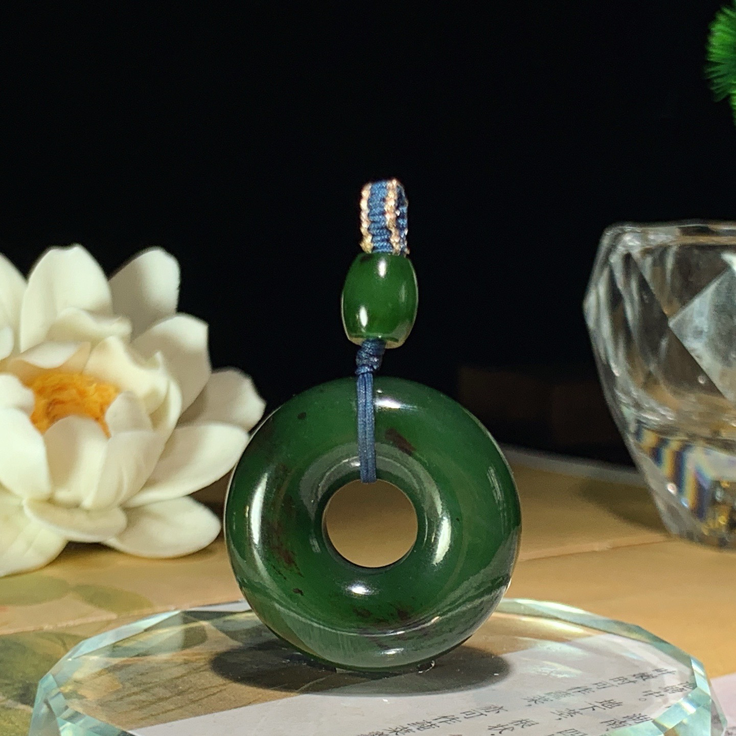 和田玉菠菜绿俄罗斯碧玉复古平安扣挂件 尺寸29/10重16.5克，玉质细腻油润 底色纯净 脂粉好，品