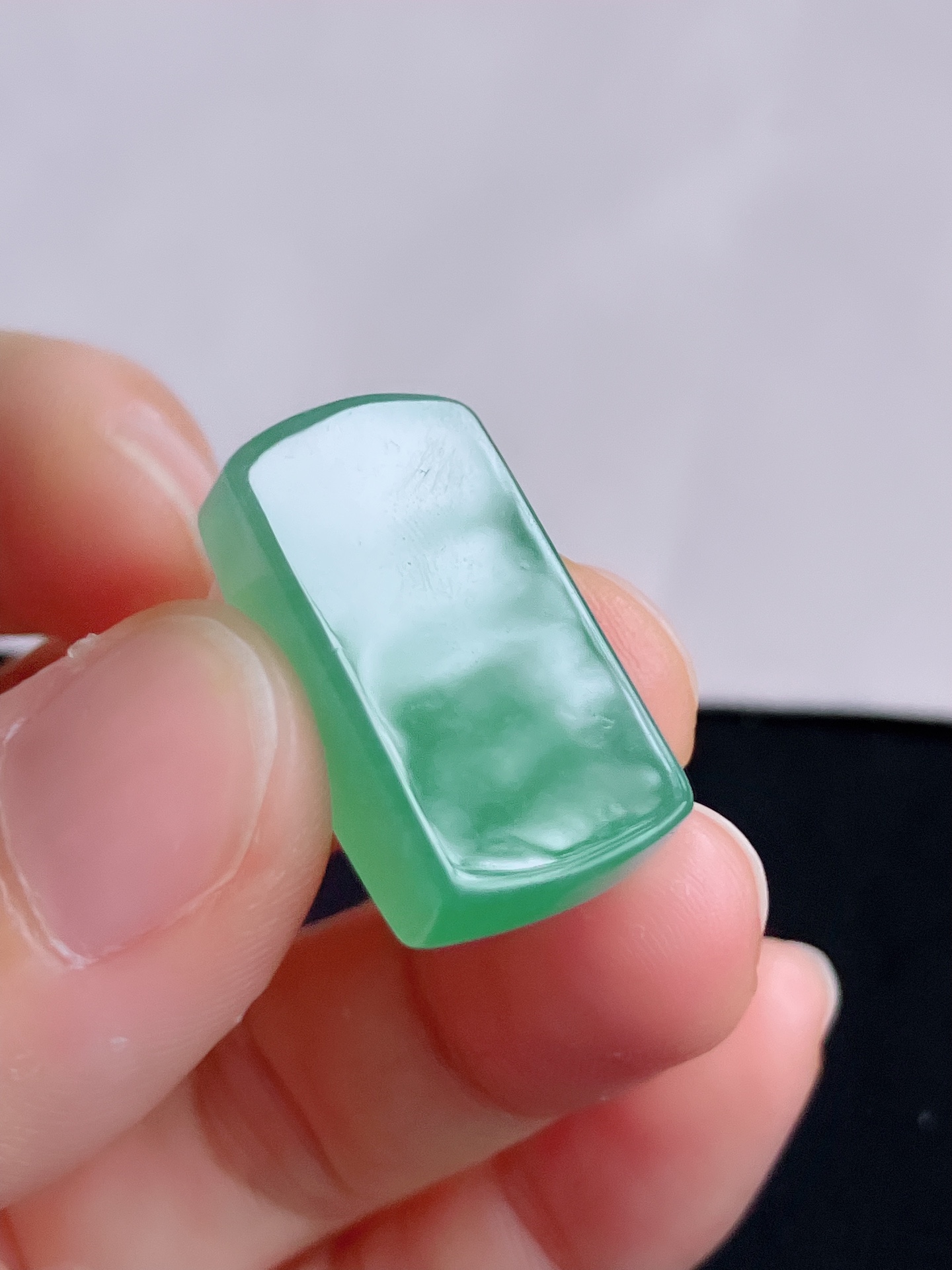 ️甜绿马鞍面，晶莹剔透，大气，尺寸25.5/13/7.6，自然光实拍