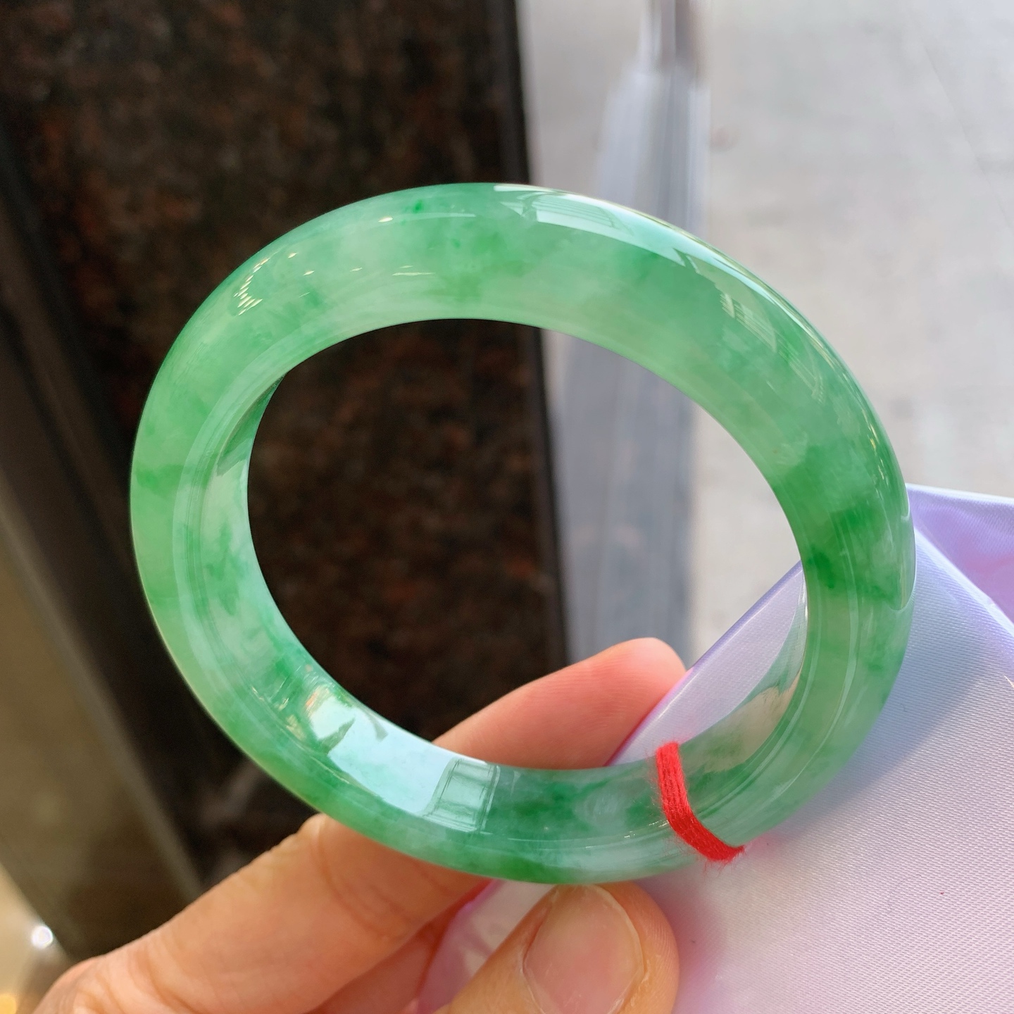 正圈冰种飘花 微晶体结构 尺寸：58.6/12.6/9.6 色好