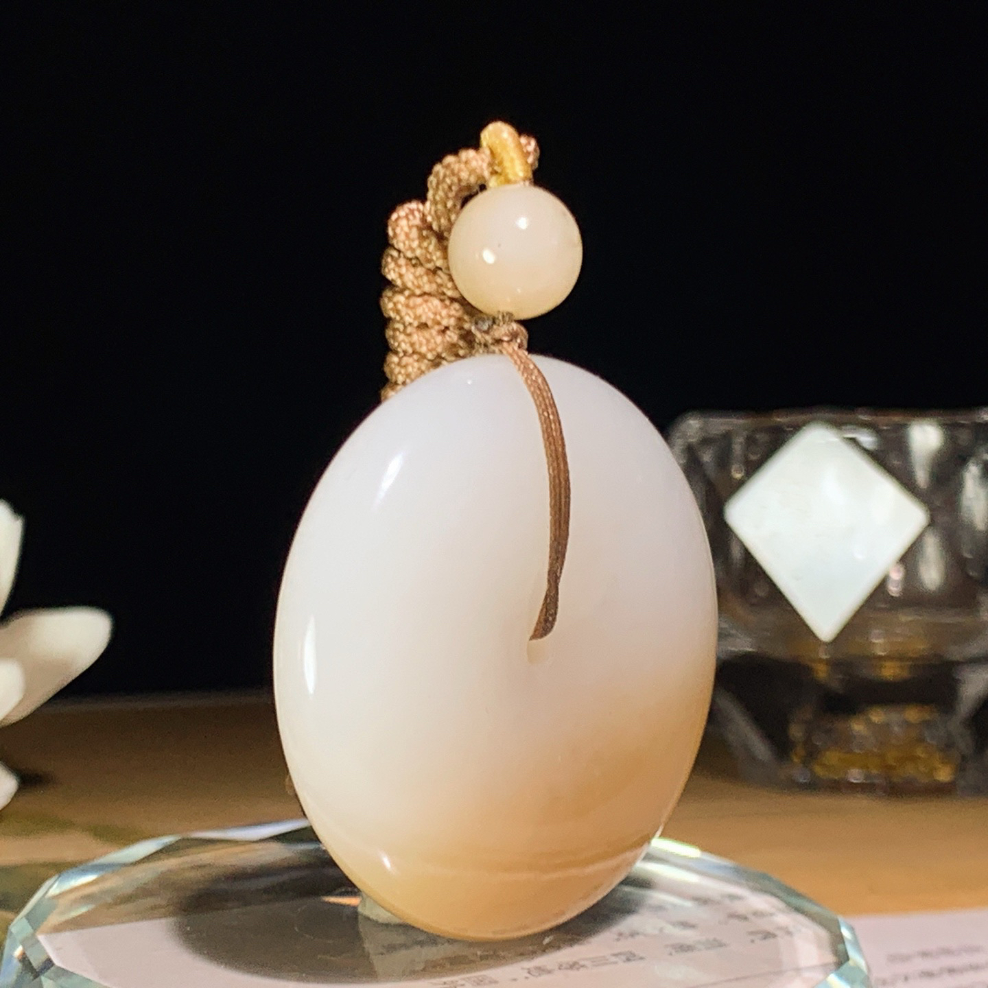 新疆和田玉且末糖平安扣挂件 尺寸43/12重48克！玉质细腻油润 底色纯净 脂粉好，品质好。lt260425