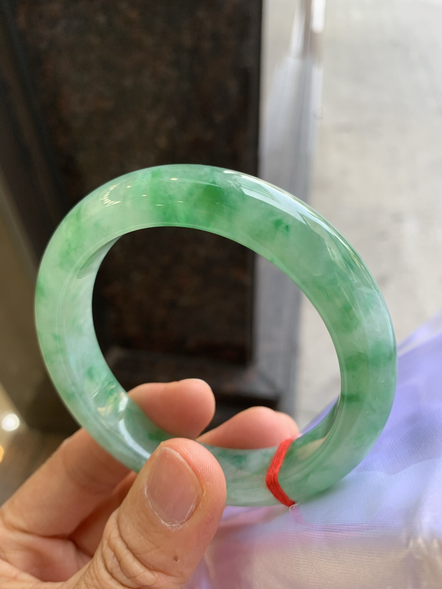 正圈冰种飘花 微晶体结构 尺寸：58.6/12.6/9.6 色好