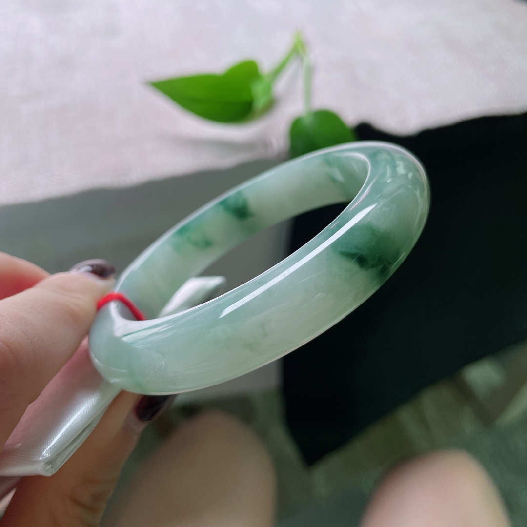 56.1/12.4/9.4飘花正圈，细润，种老，是摇晃的枝桠，是坠落的星星。无裂，ss51025a