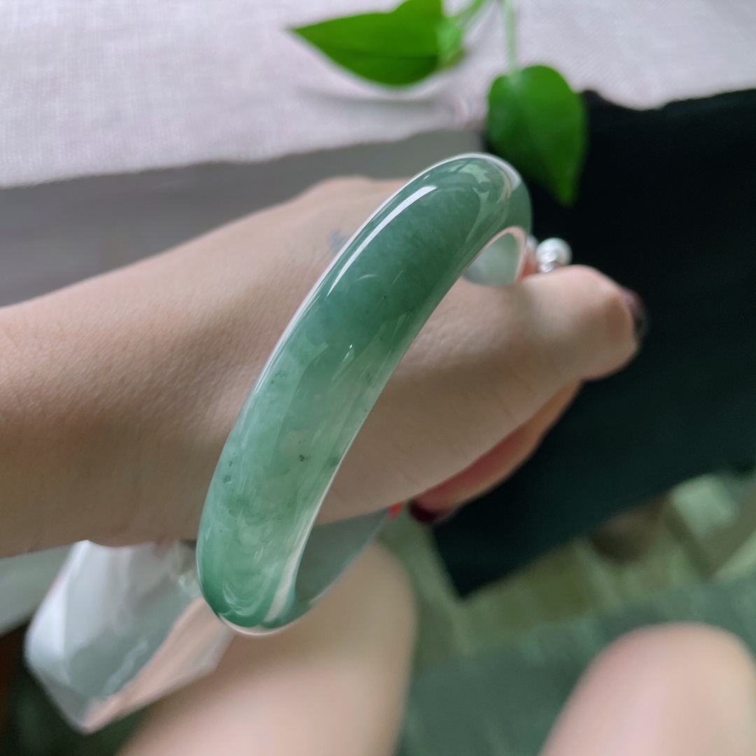 58.8/12.6/8，冰种正圈，半山水意境感，可盐可甜，一点杂质不影响，无裂，ss51112a