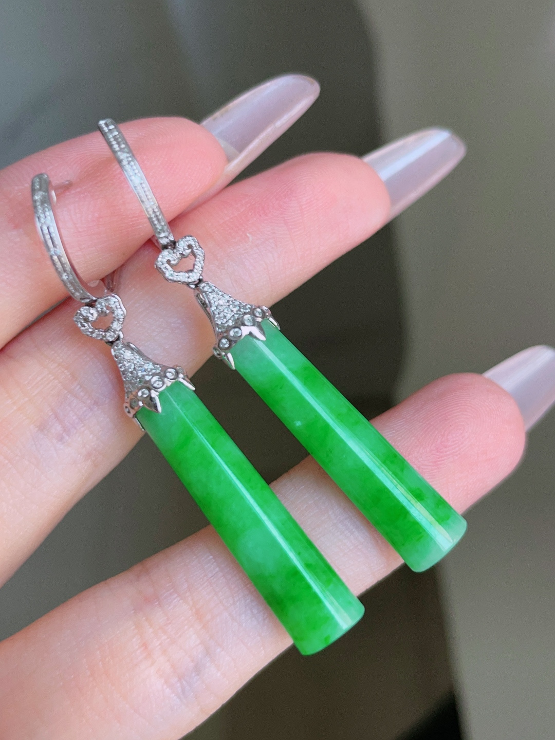 ️ 冰阳绿平安柱耳坠，色泽鲜艳，种老水润，18k金镶嵌 49.2/6.7/5.3，编号