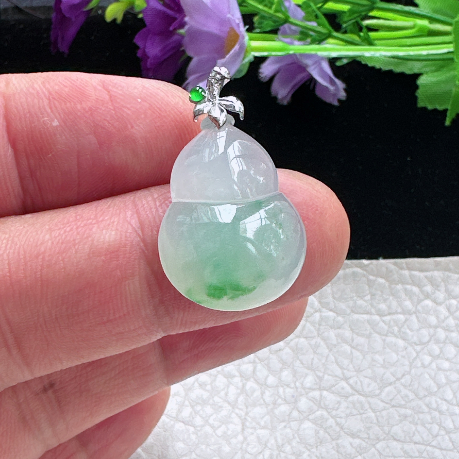 zz3天然翡翠飘绿葫芦吊坠