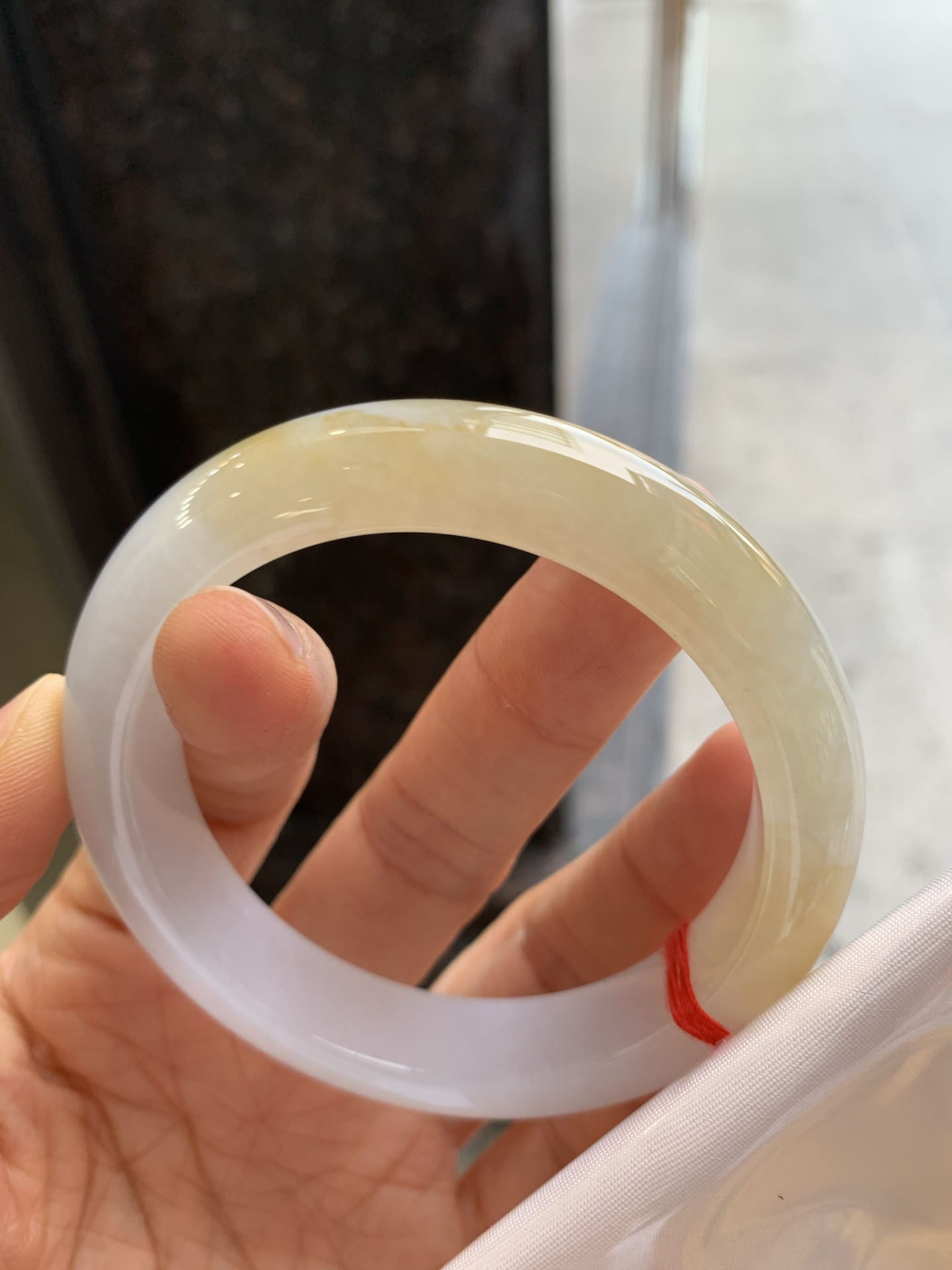 正圈冰种黄翡，无裂，尺寸：56.5/12.7/9.2，细腻