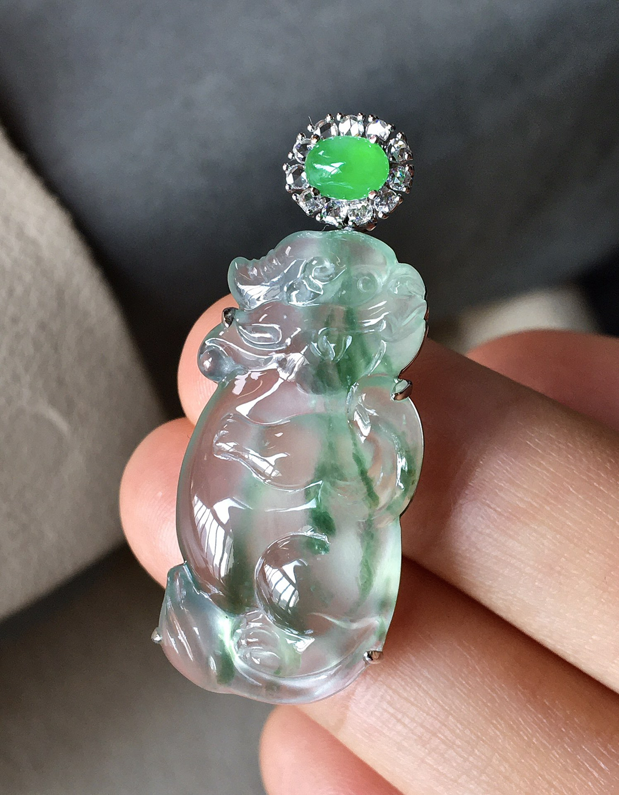 高冰飘绿貔貅，无纹裂，起光，实物更好看，裸石29.2/14.7/7整体36.6/15/7.6..