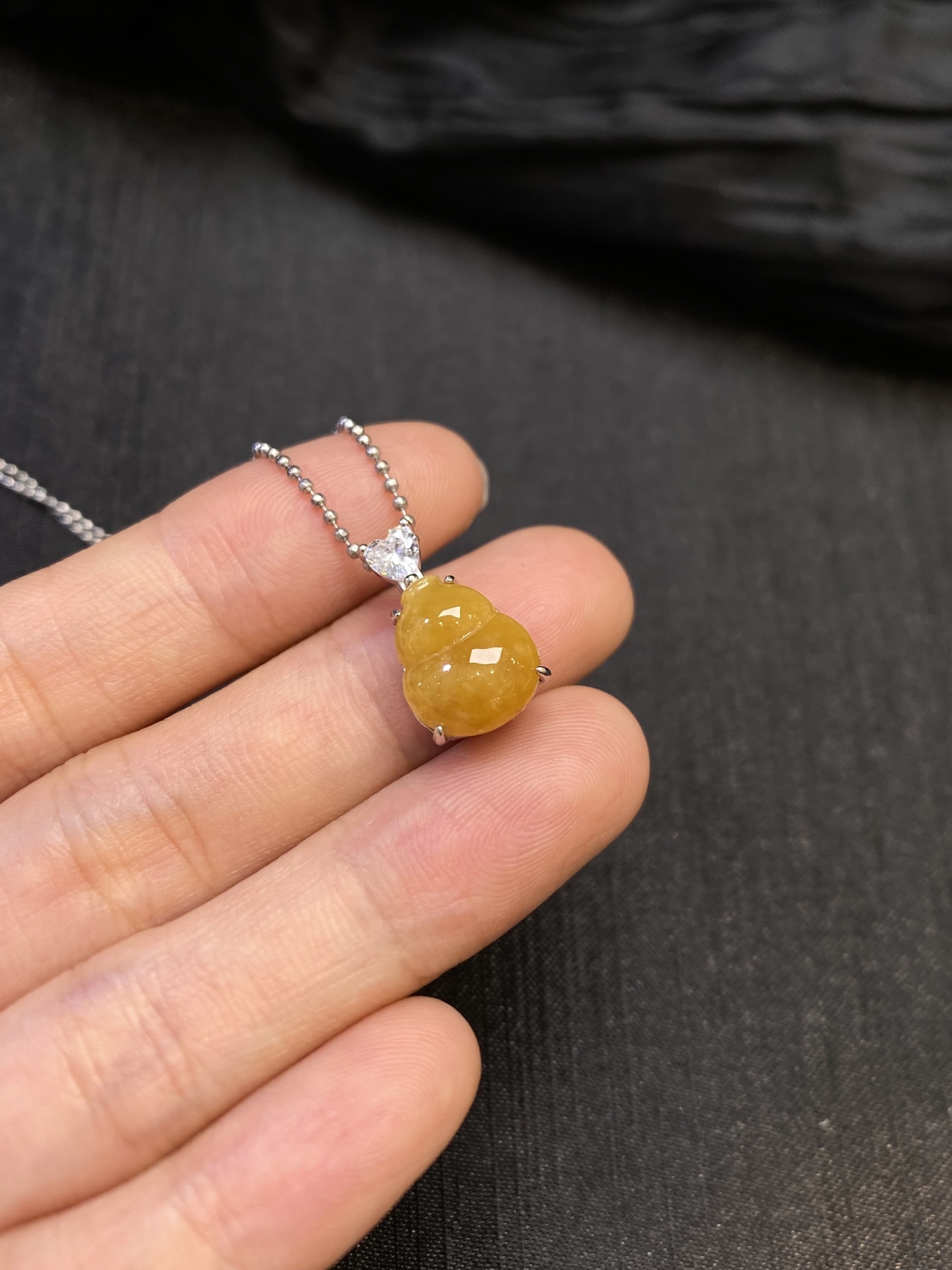 冰黄翡葫芦吊坠·银，整·17.2/10.1/8.9mm，裸·12.1/10.1/3.9mm