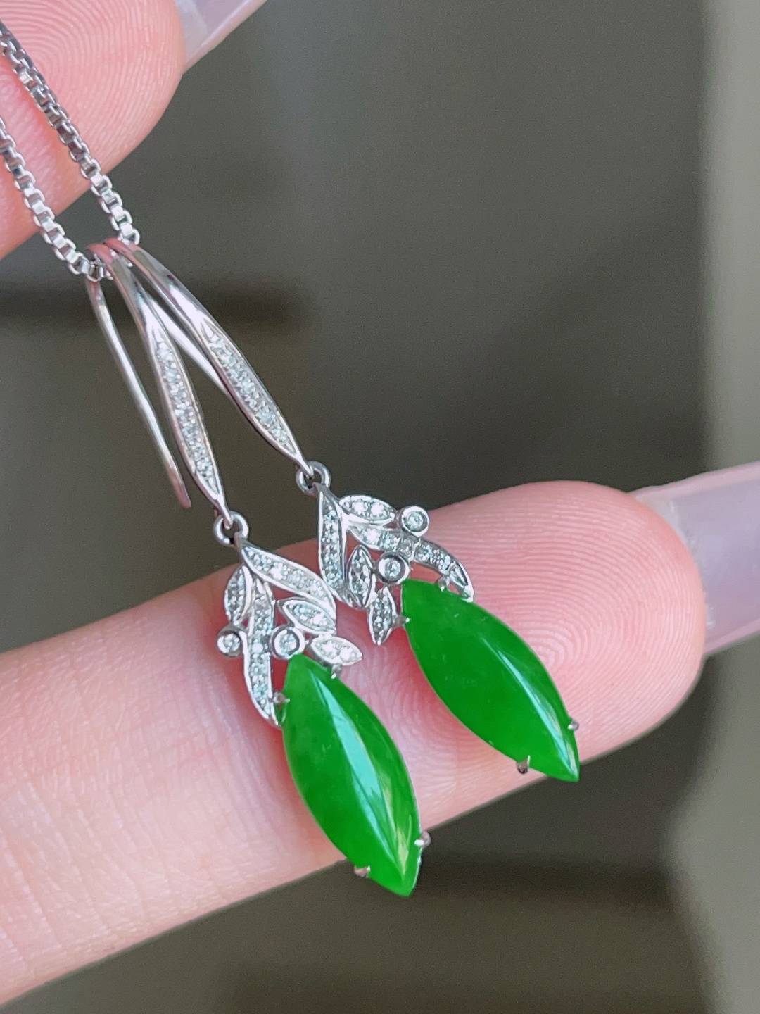 ️ 冰阳绿马眼耳坠，色泽鲜艳，种老水润，18k金镶嵌 32.5/5.4/3.8