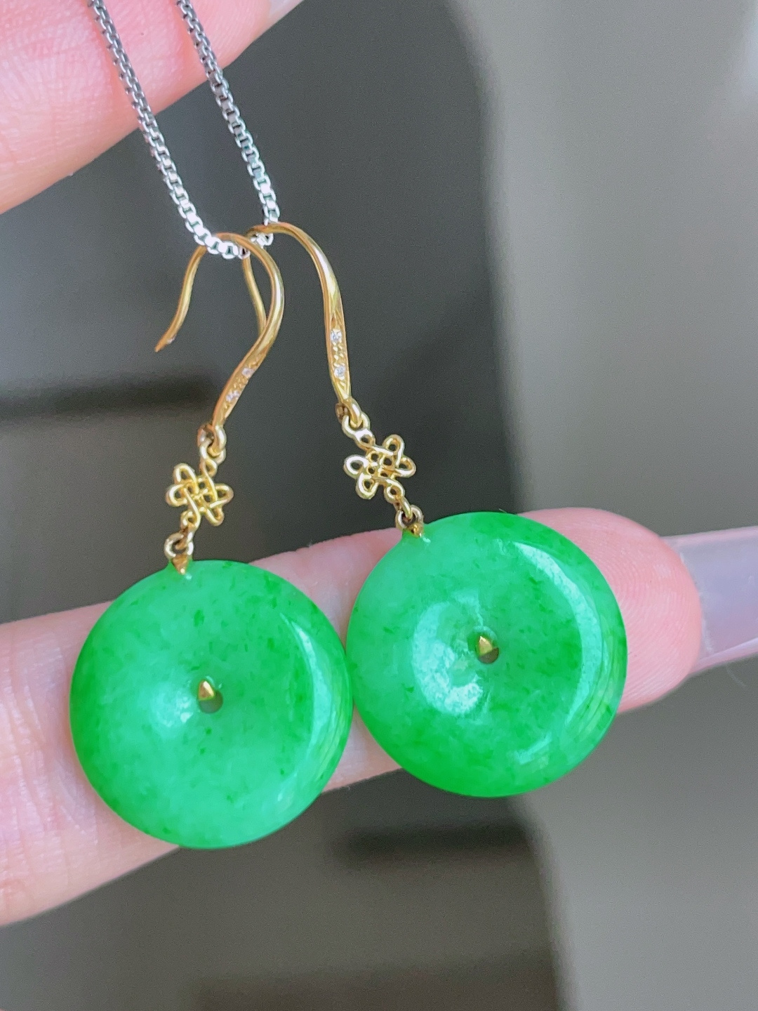 ️ 冰阳绿平安扣耳坠，色泽鲜艳，种老水润，18k金镶嵌 33/16.1/3