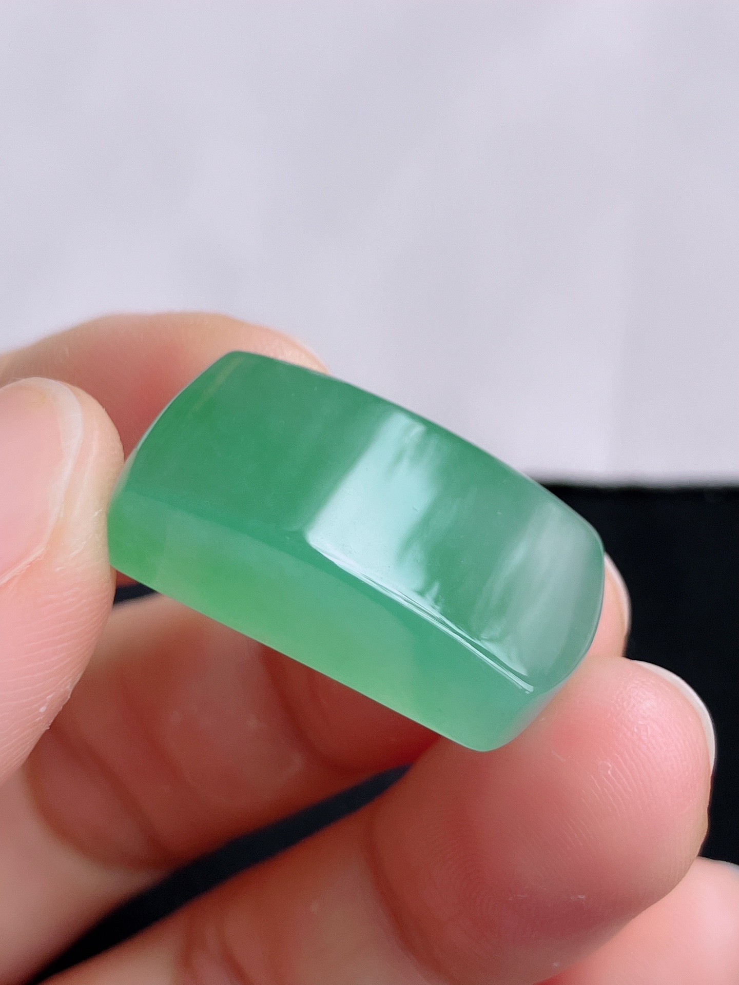 ️甜绿马鞍面，晶莹剔透，大气，尺寸25.5/13/7.6，自然光实拍