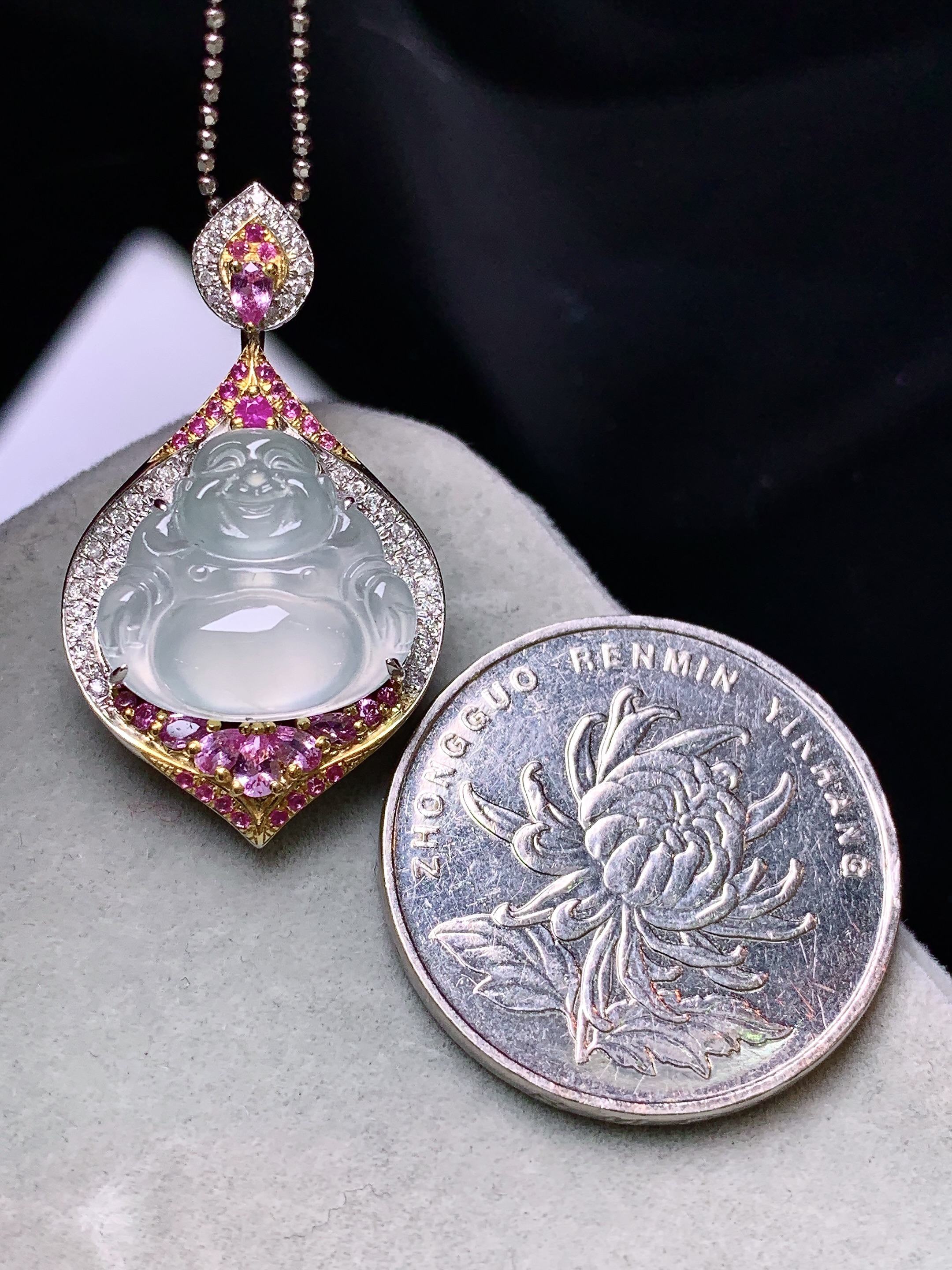 18k金钻镶嵌冰种佛公吊坠 玉质细腻 色泽艳丽清新 水润亮眼 整体尺寸31*17.8*7.8m5