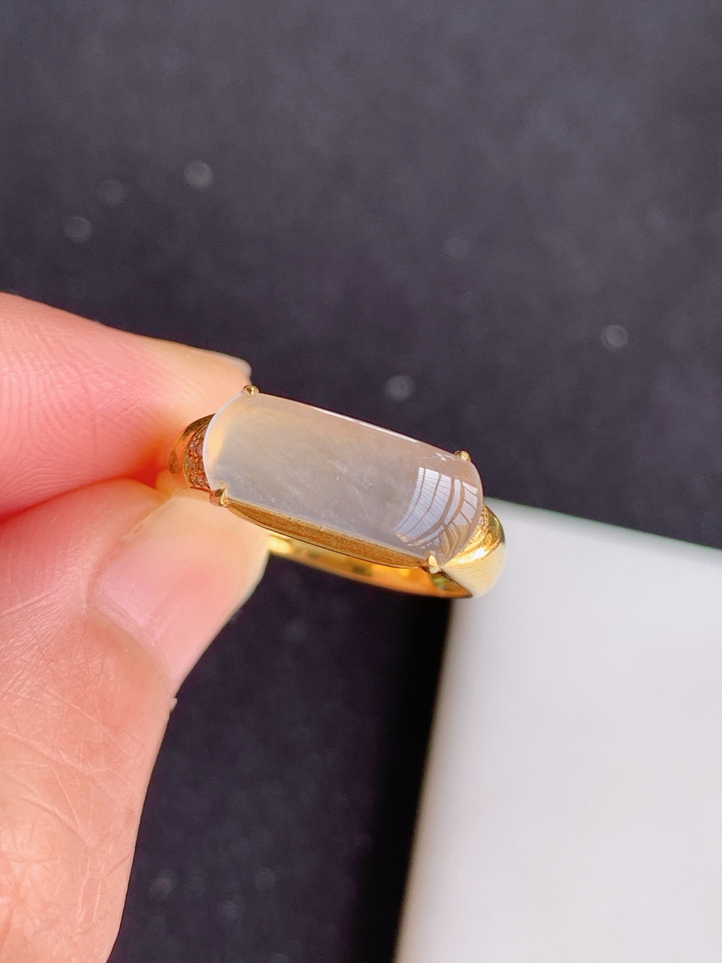 ️，18k镶嵌冰种马鞍戒，无裂，裸石尺寸：13/8/5尺寸：6/4/13/8/5，圈口：14