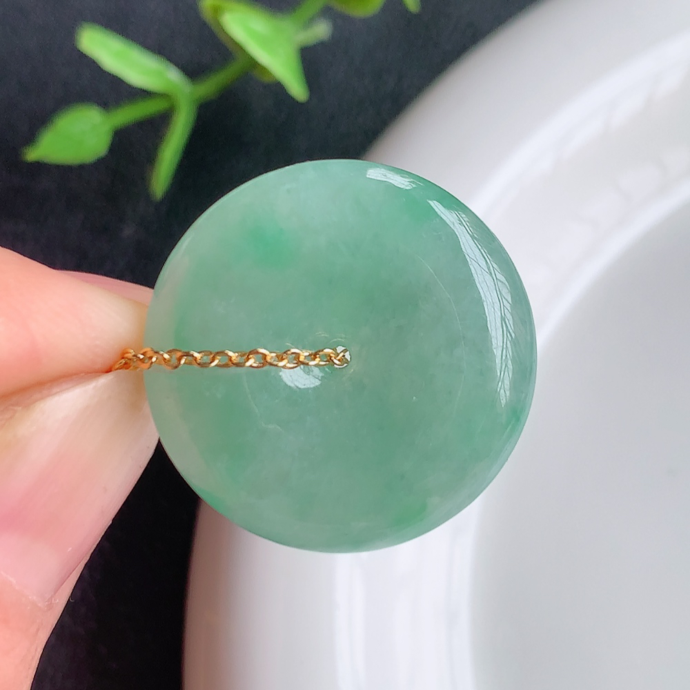 冰润飘花平安扣吊坠，厚装饱满，冰润剔透，细腻水足，种质润泽，飘花灵动，佩戴优雅大气，W   449.