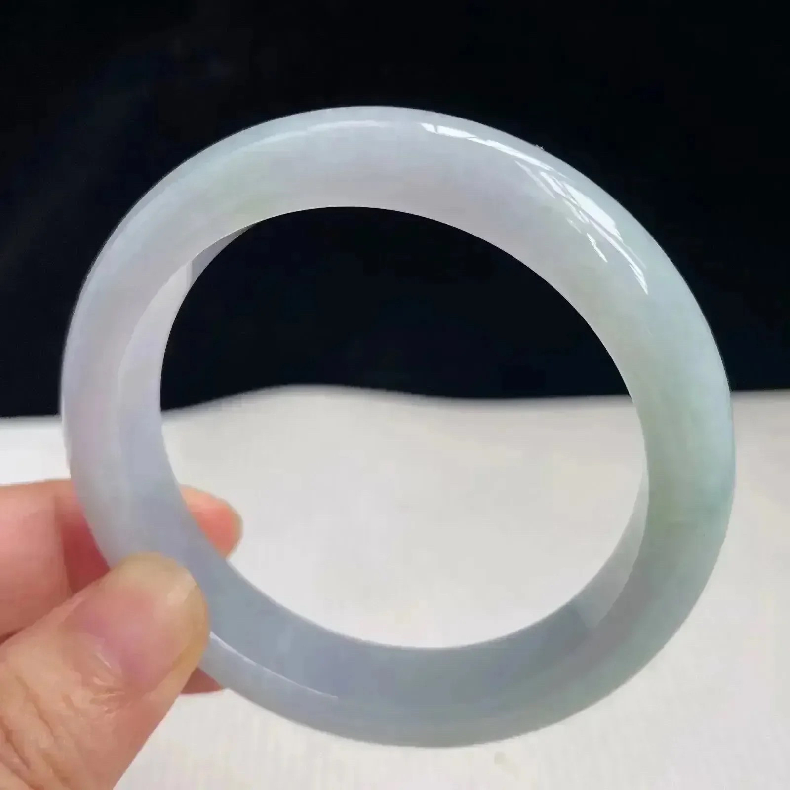 53.7mm自然光拍摄天然翡翠淡紫罗兰好种水正圈手镯 51.09克