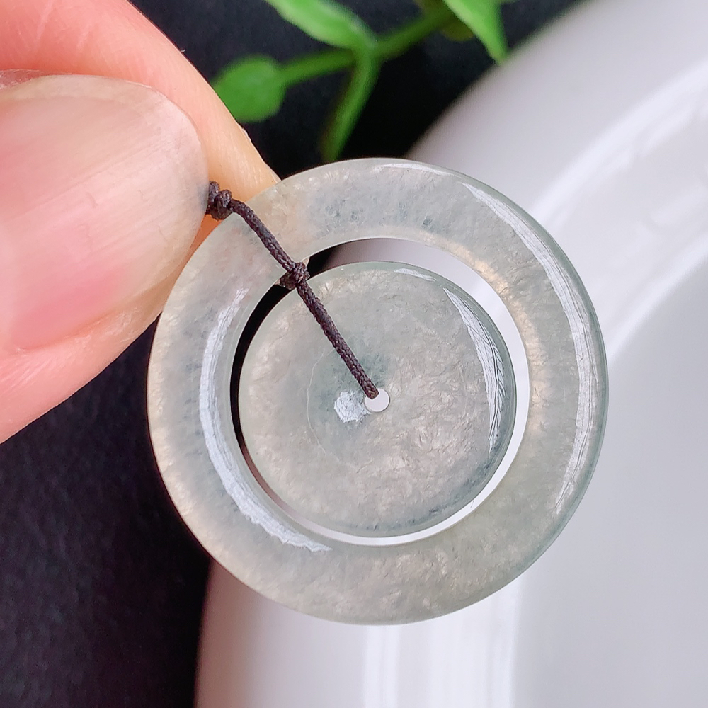 冰润饱满子母平安扣，老坑冰种材料，种水上乘，冰胶感十足，莹润通透，不可多得佳品，高收藏价值  W  449.22尺寸：27.2-3.2mm