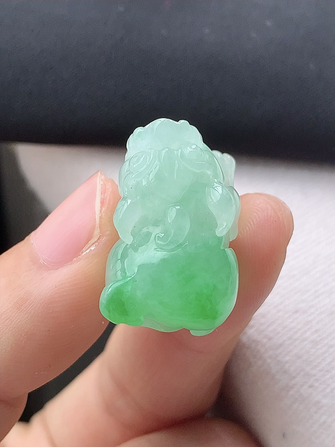 冰飘绿貔貅挂件..
翠色明媚，细腻莹润，佩戴福气多多！