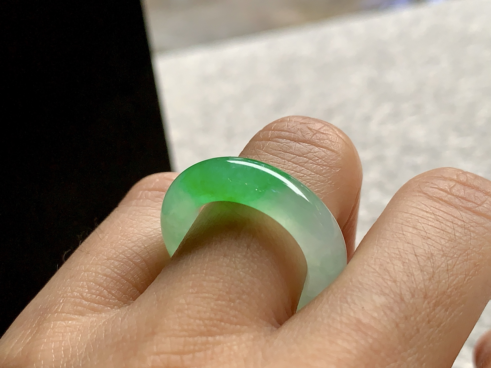 ️ 手指间一抹绿•翡翠戒圈，尺寸6.1×5.1内径16.4圈口11