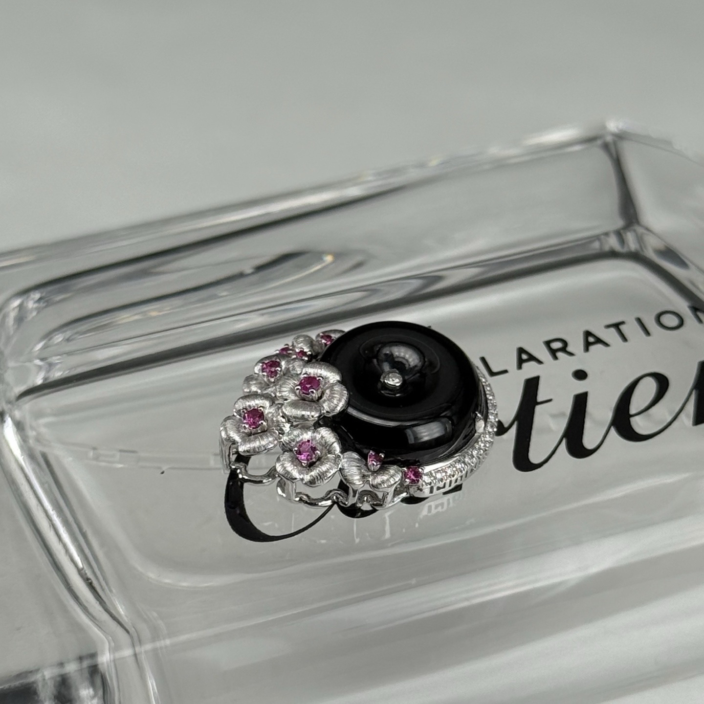 精品18k墨翠平安扣吊坠 种好色正 黑度极好 打灯通透 油性十足 重金豪镶 尺寸21.5