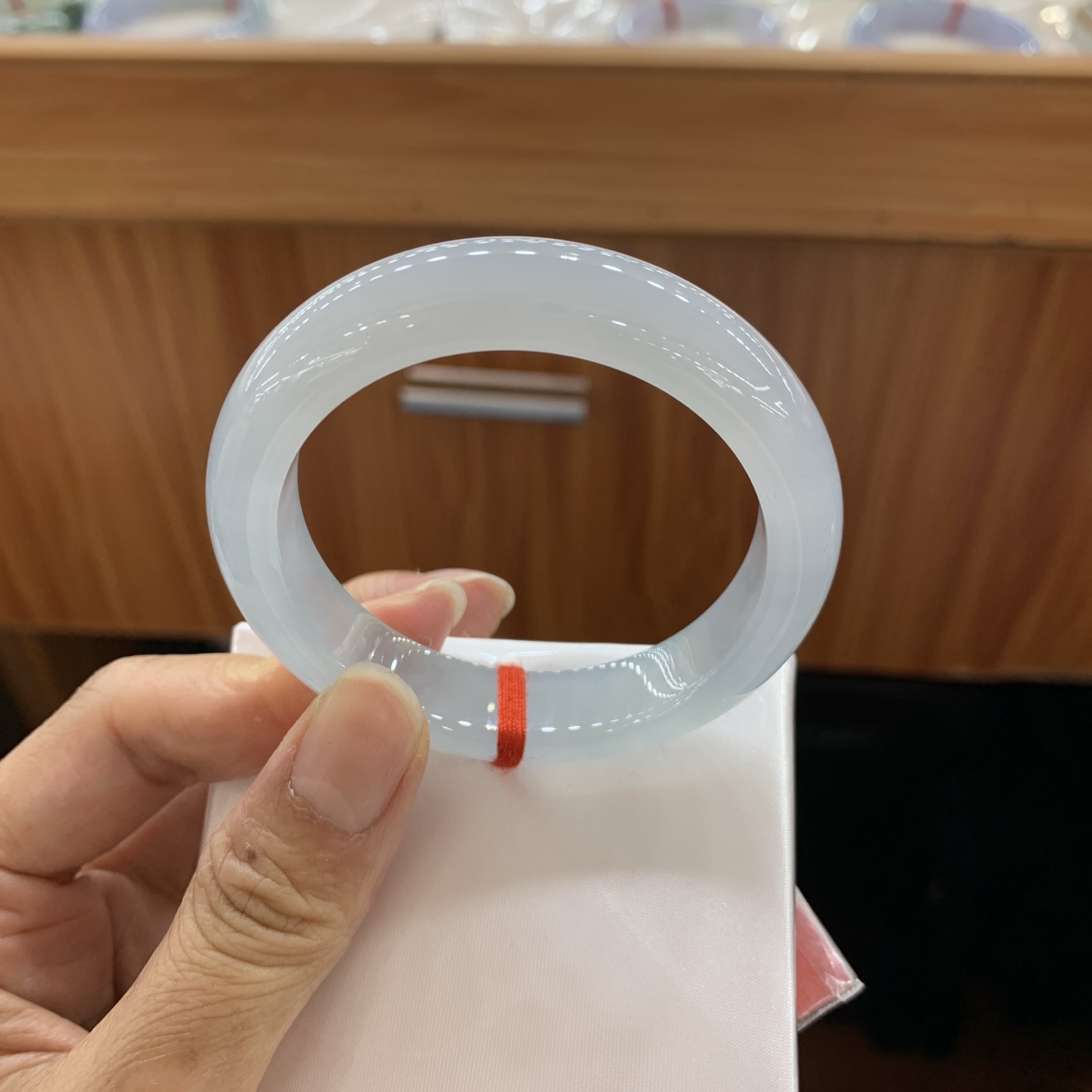 042416WZY，冰底色正圈翡翠手镯，51-12-8.2