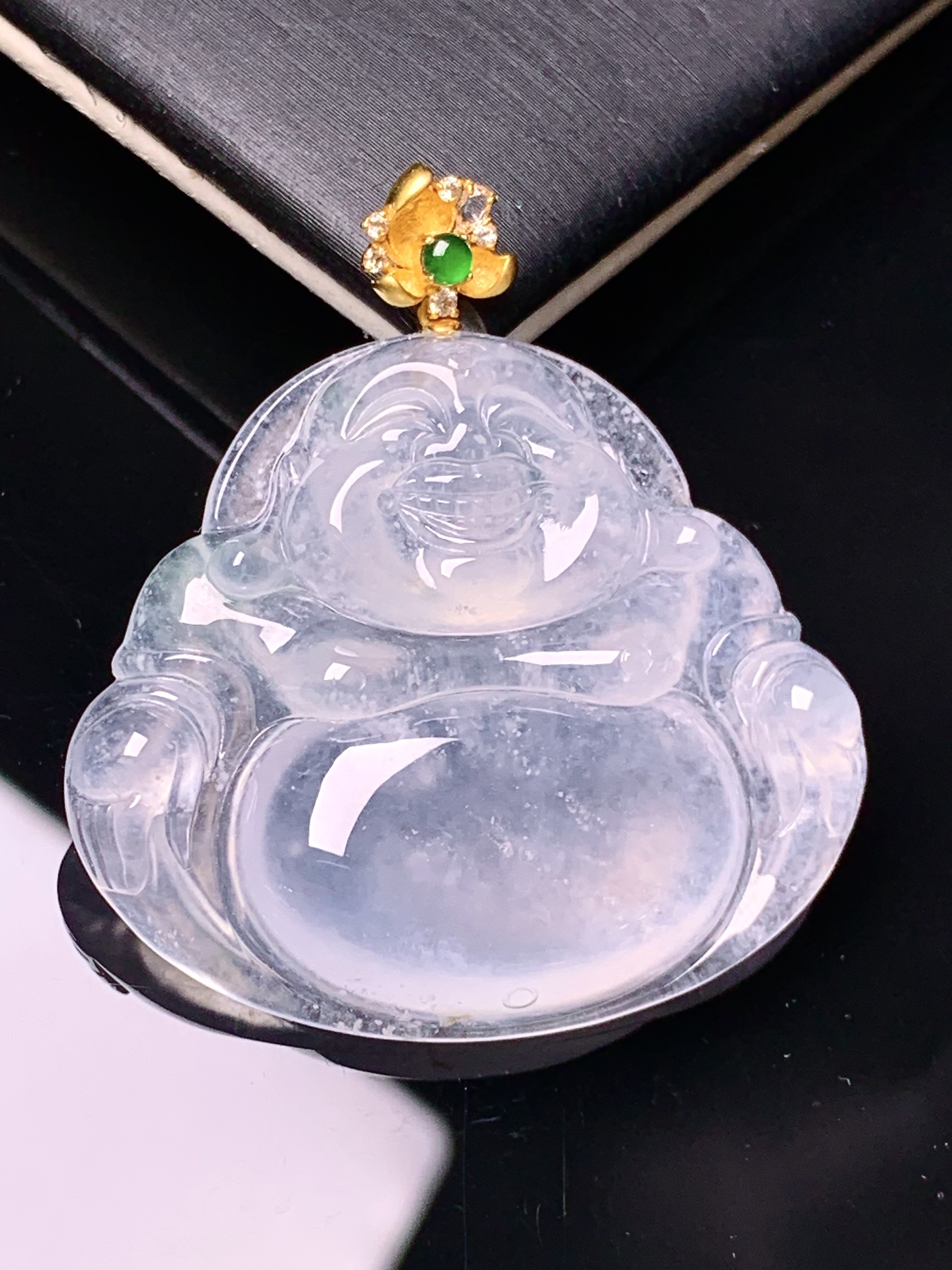 18k金钻镶嵌冰种佛公吊坠 玉质细腻 色泽艳丽清新 水润亮眼 整体尺寸37*34.6* 5.6c1