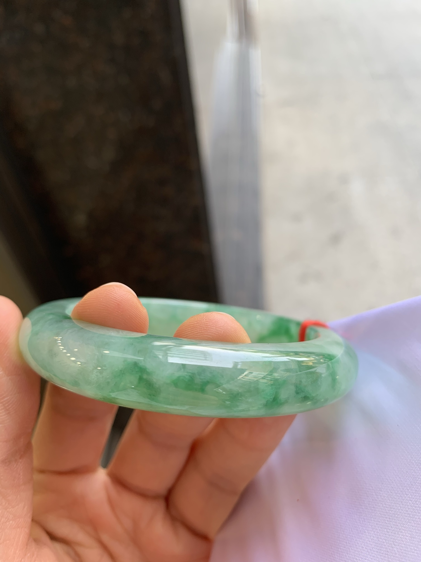 正圈冰种飘花 微晶体结构 尺寸：58.6/12.6/9.6 色好