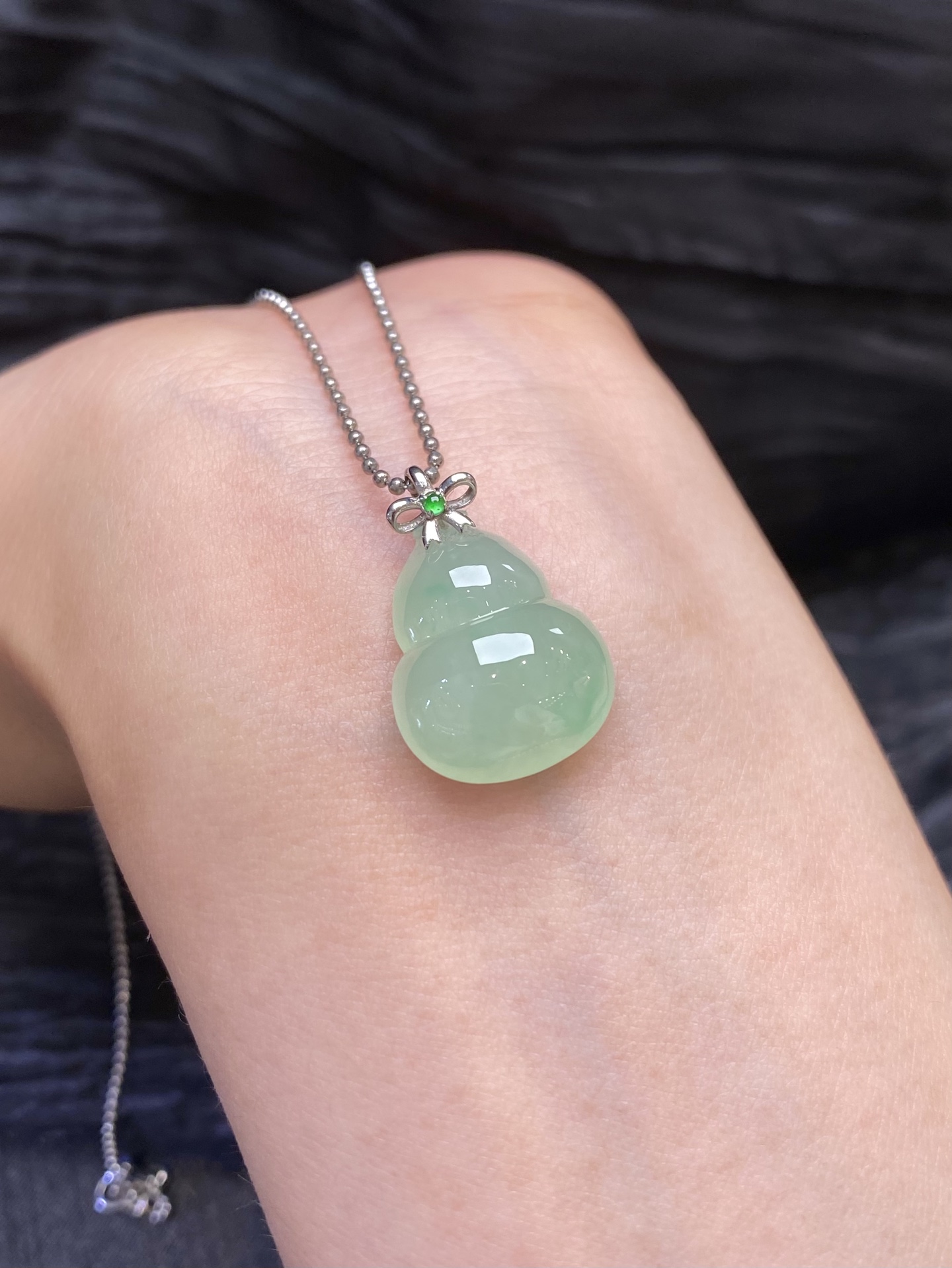 冰果绿葫芦吊坠·金，整·22.5/14.9/7.4mm，裸·18.6/14.9/7.4mm