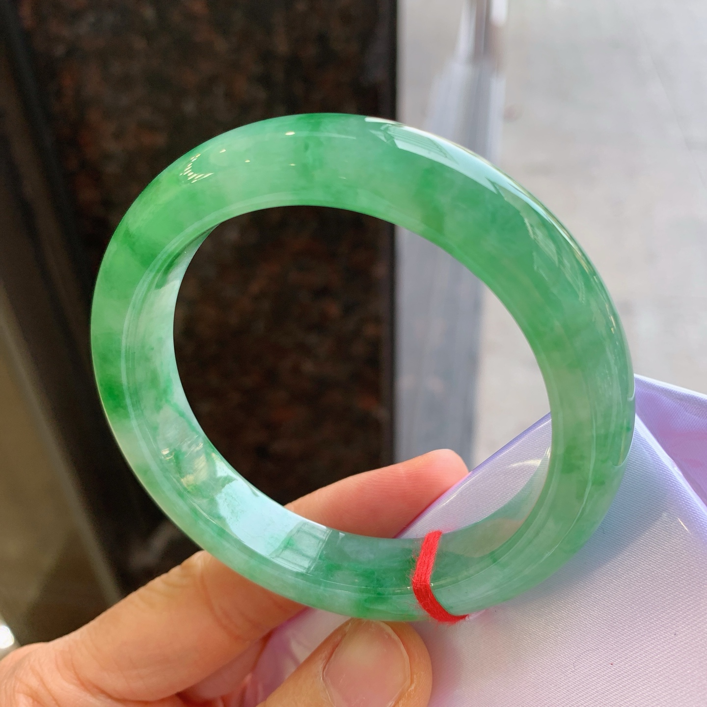 正圈冰种飘花 微晶体结构 尺寸：58.6/12.6/9.6 色好