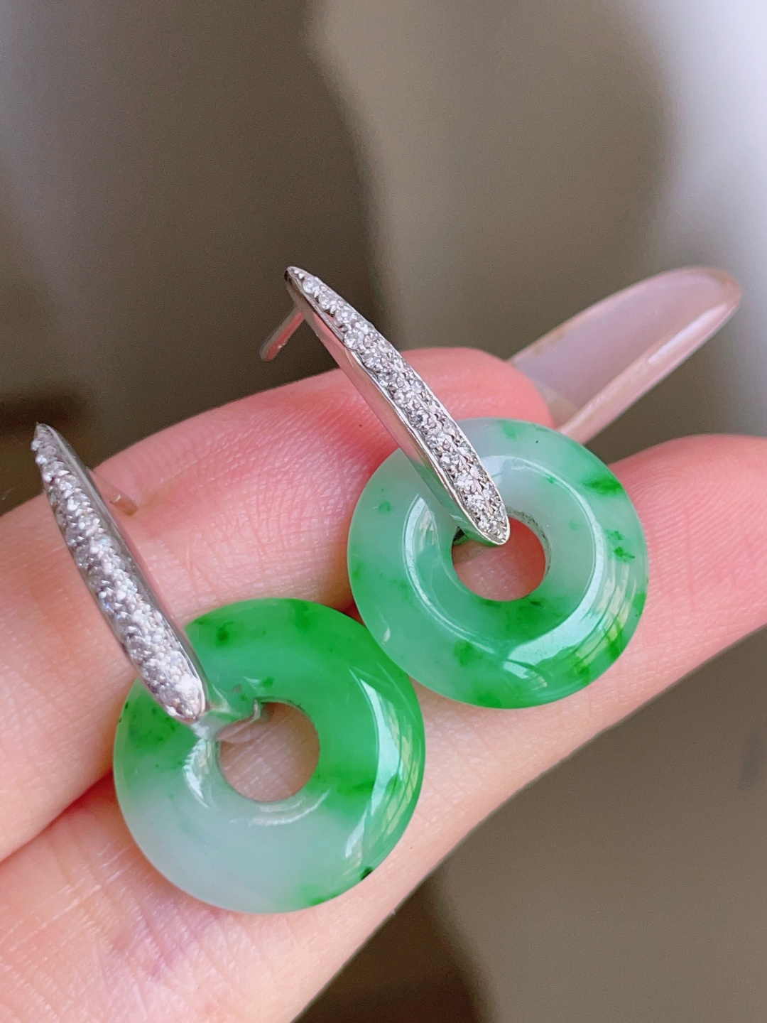 ️ 冰飘绿花甜甜圈耳坠，花色灵动，种老水润，18k金镶嵌 26/15.5/3.4