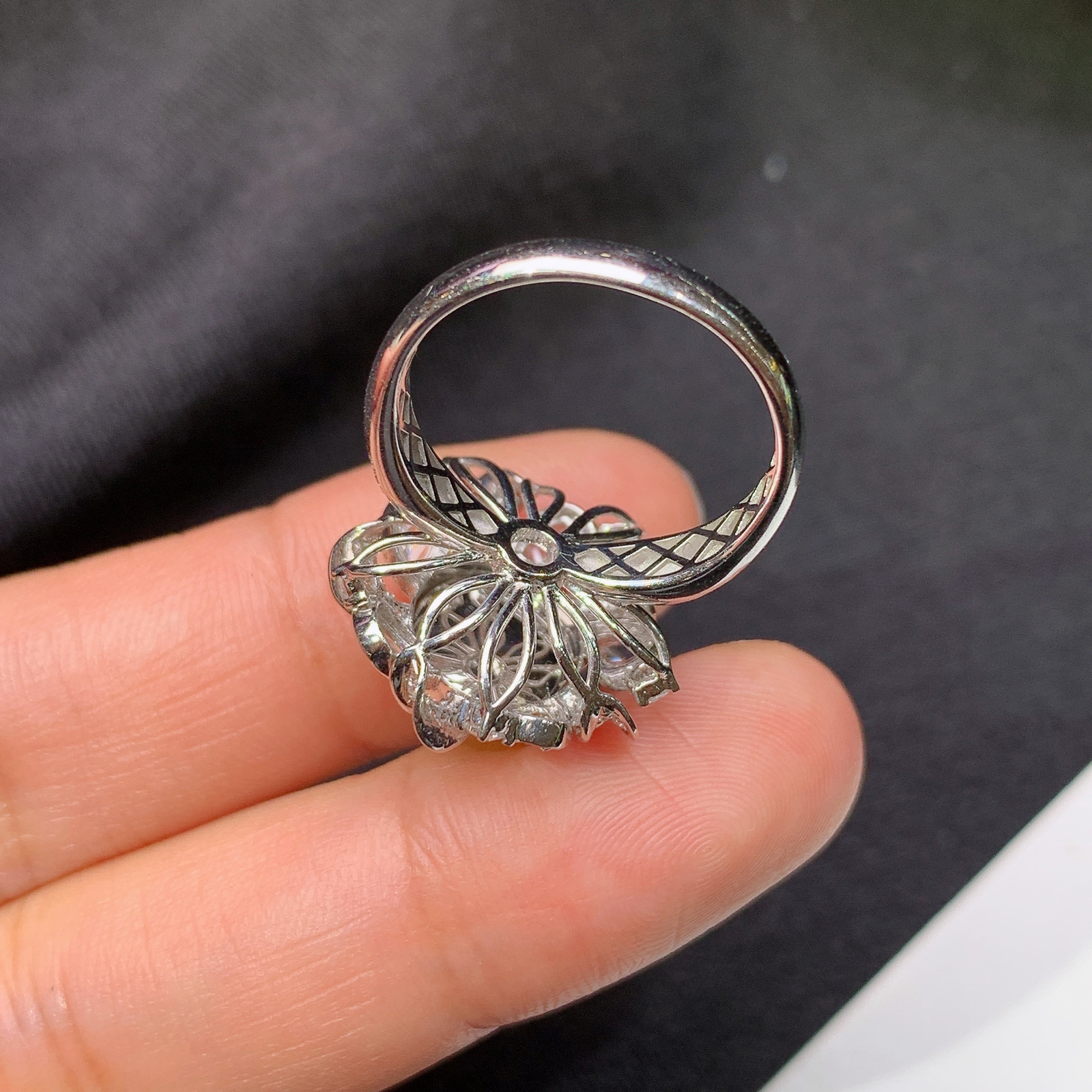 冰黄翡蛋面戒指，18k金镶嵌，冰润鲜艳，玉质细腻，种水足，Ych 尺寸9.3*8.7*4.5