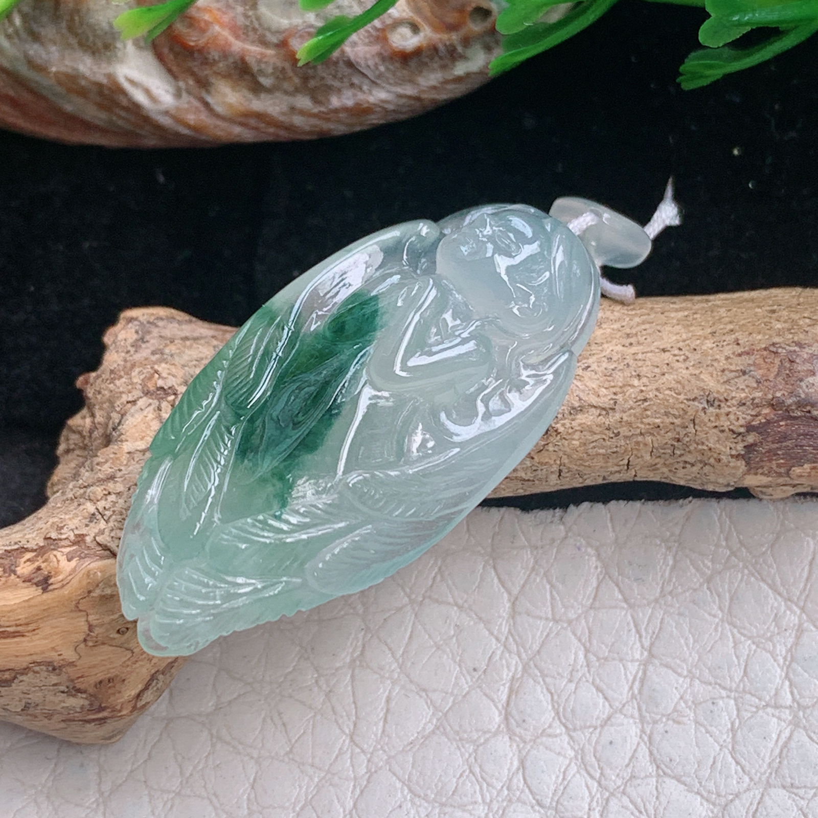 lz实拍32.8*15.6*6.8特色天然缅甸翡翠冰飘花人间天使玉吊坠 玉挂件