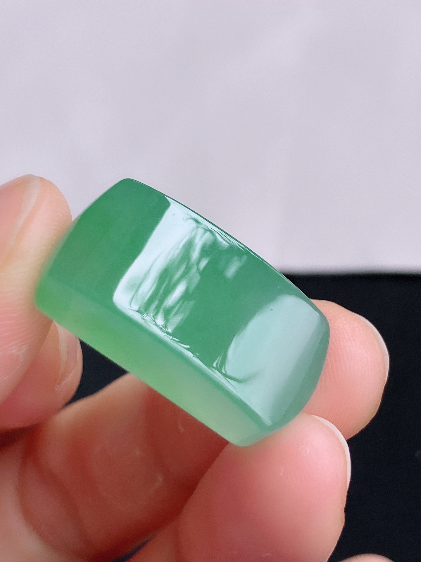 ️甜绿马鞍面，晶莹剔透，大气，尺寸25.5/13/7.6，自然光实拍