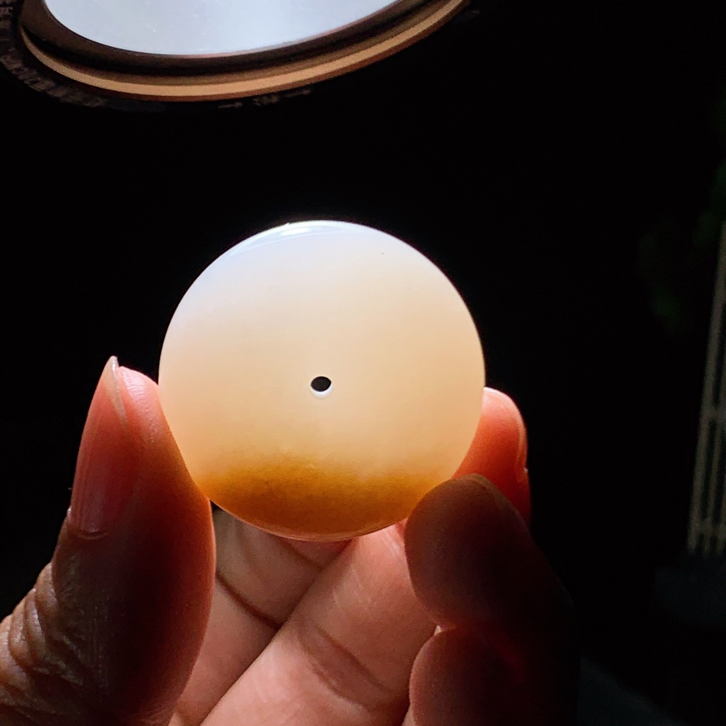 新疆和田玉且末糖平安扣挂件 尺寸29/9重16克！玉质细腻油润 底色纯净 脂粉好，品质好。lt260425